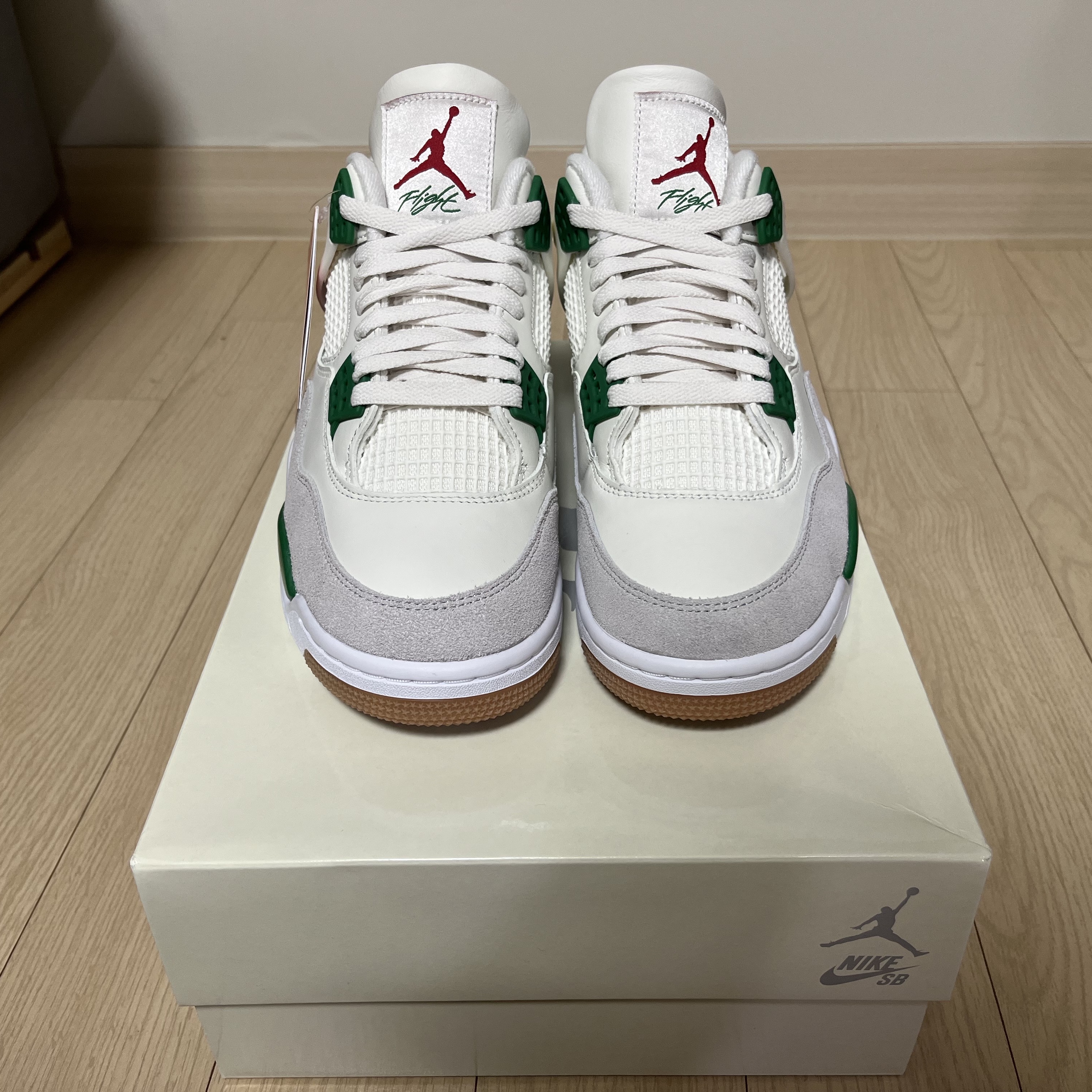 Jordan 4 x Nike SB Retro SP Pine Green 착용 스타일 - 2