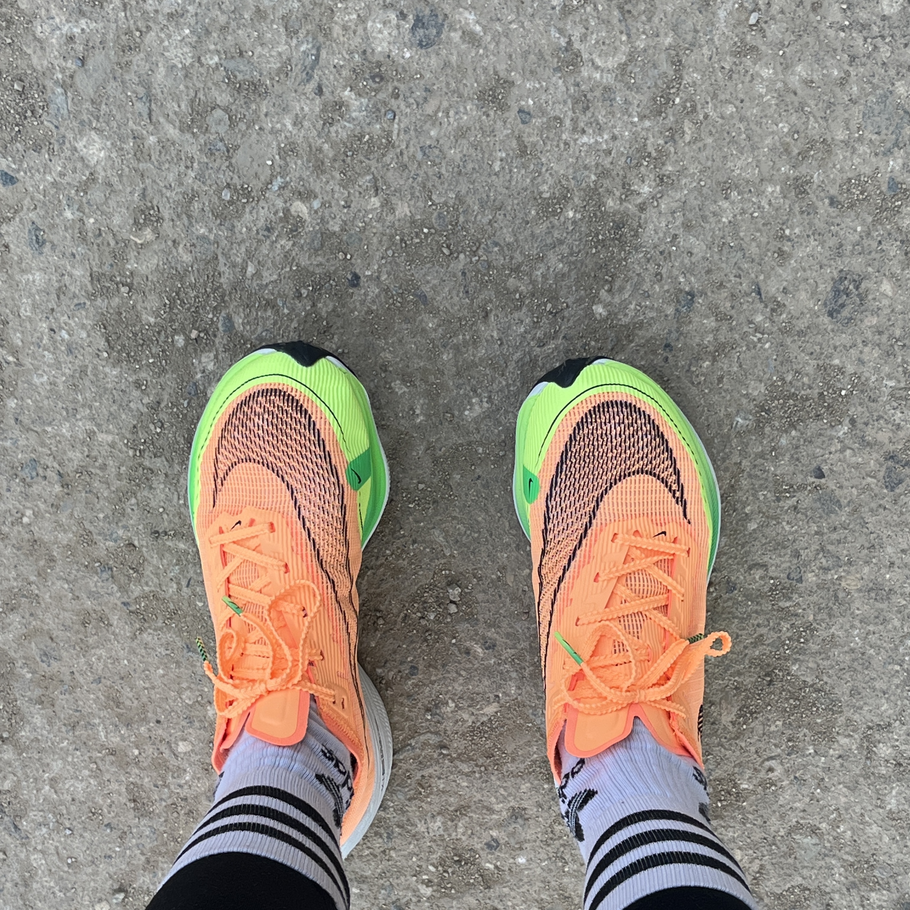 (W) Nike ZoomX Vaporfly Next% 2 Peach Cream 착용 스타일