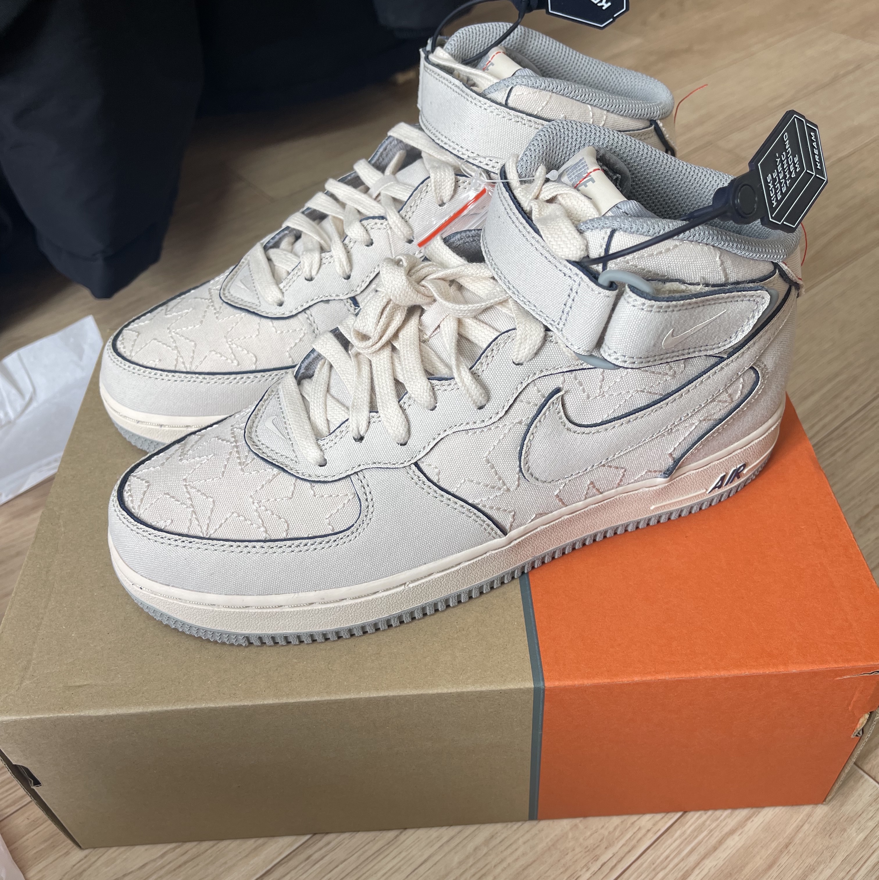 Nike Air Force 1 Mid '07 Pearl White 착용 스타일 - 2