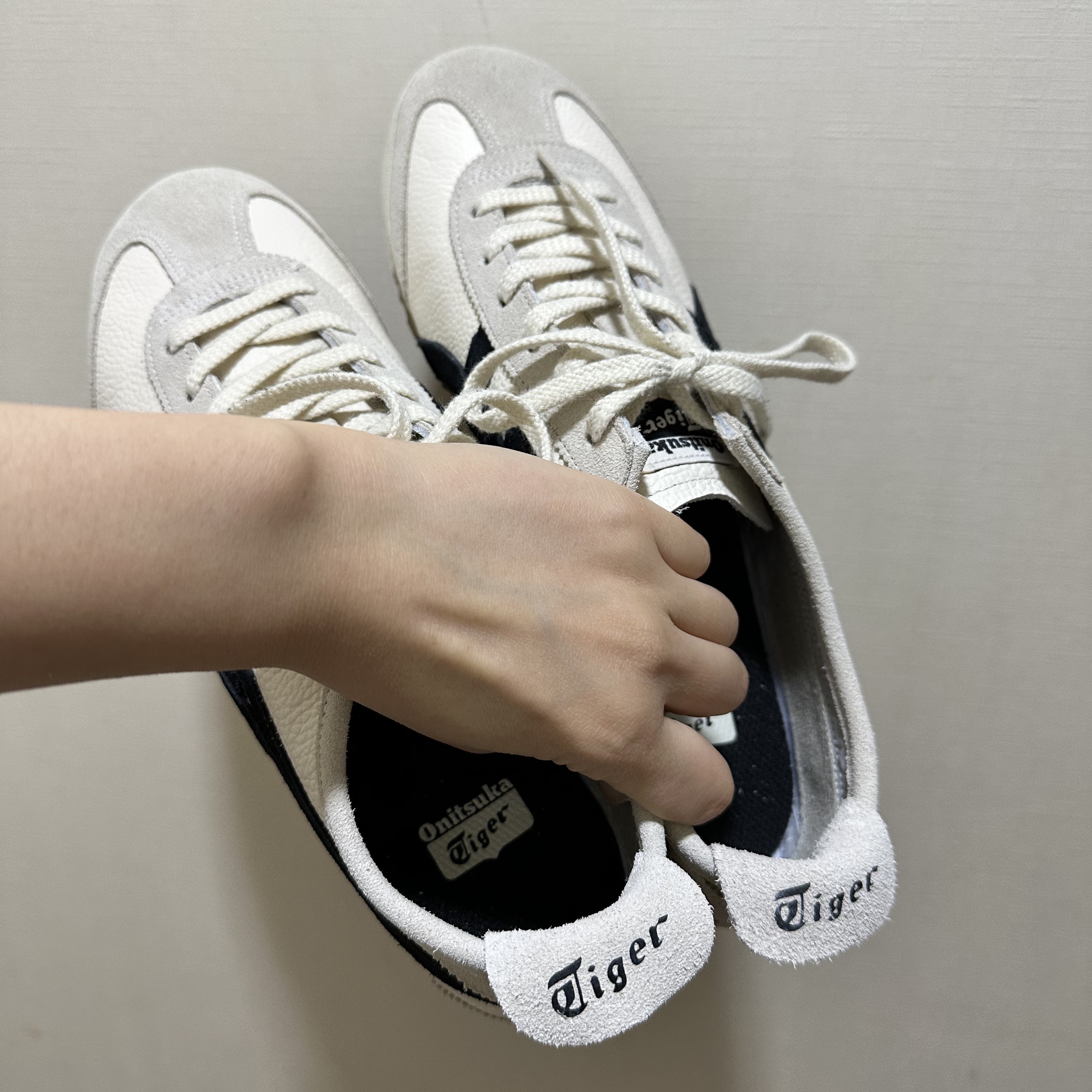 Onitsuka Tiger Mexico 66 Vintage White Black 착용 스타일 - 3