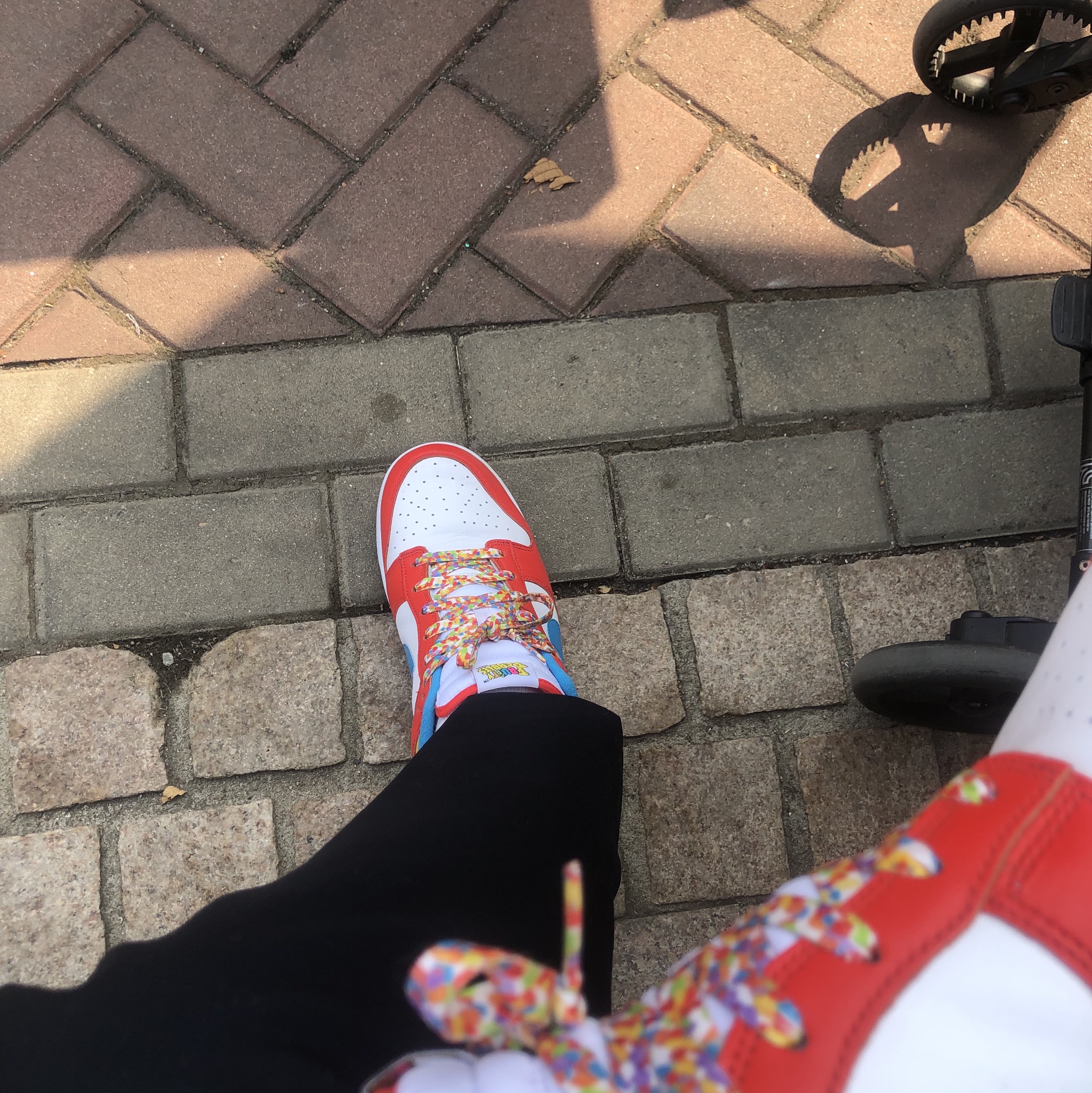 Nike x LeBron James x Fruity Pebbles Dunk Low QS Habanero Red 착용 스타일
