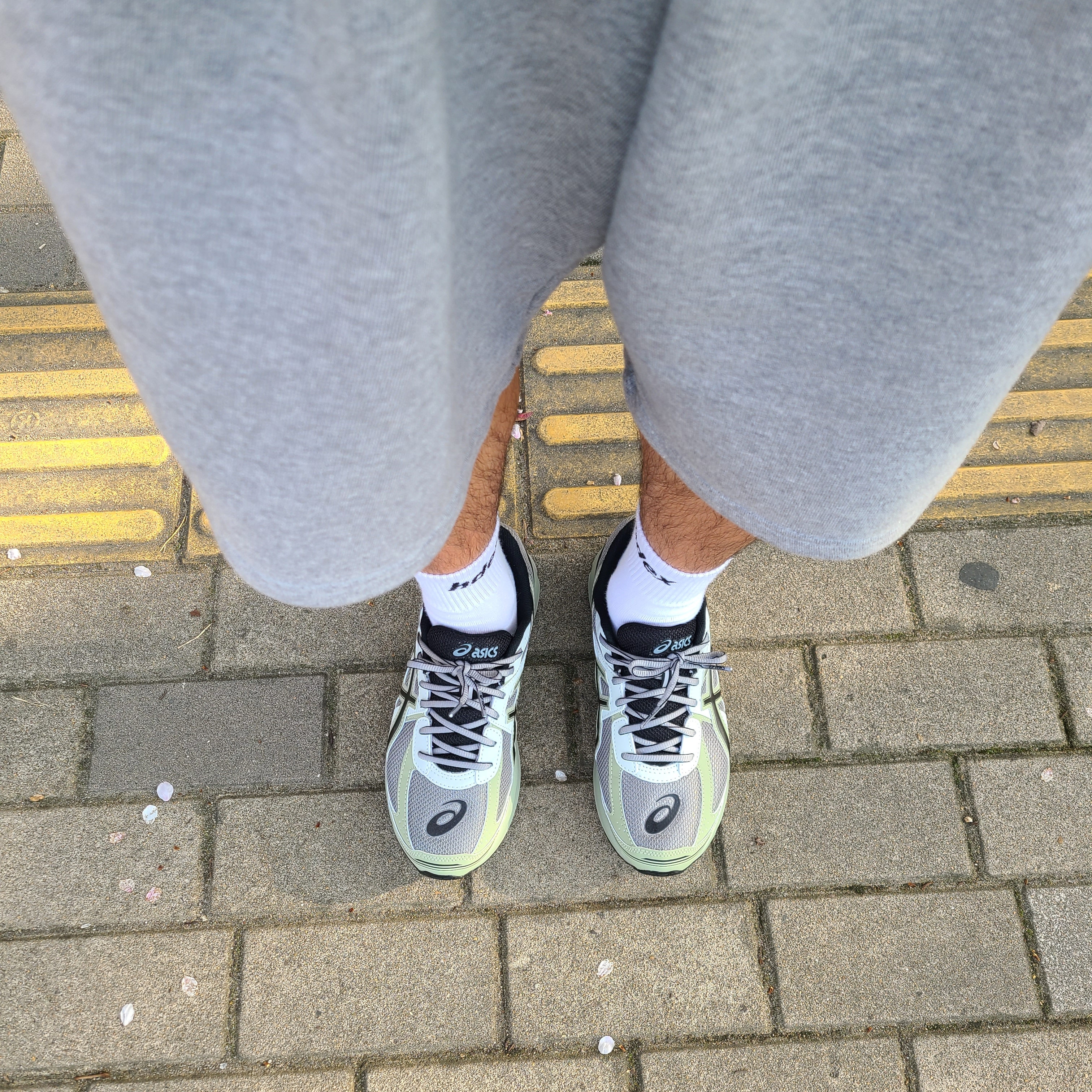 Asics Jog 100 S Sheet Rock - 2E Wide 착용 스타일 - 2