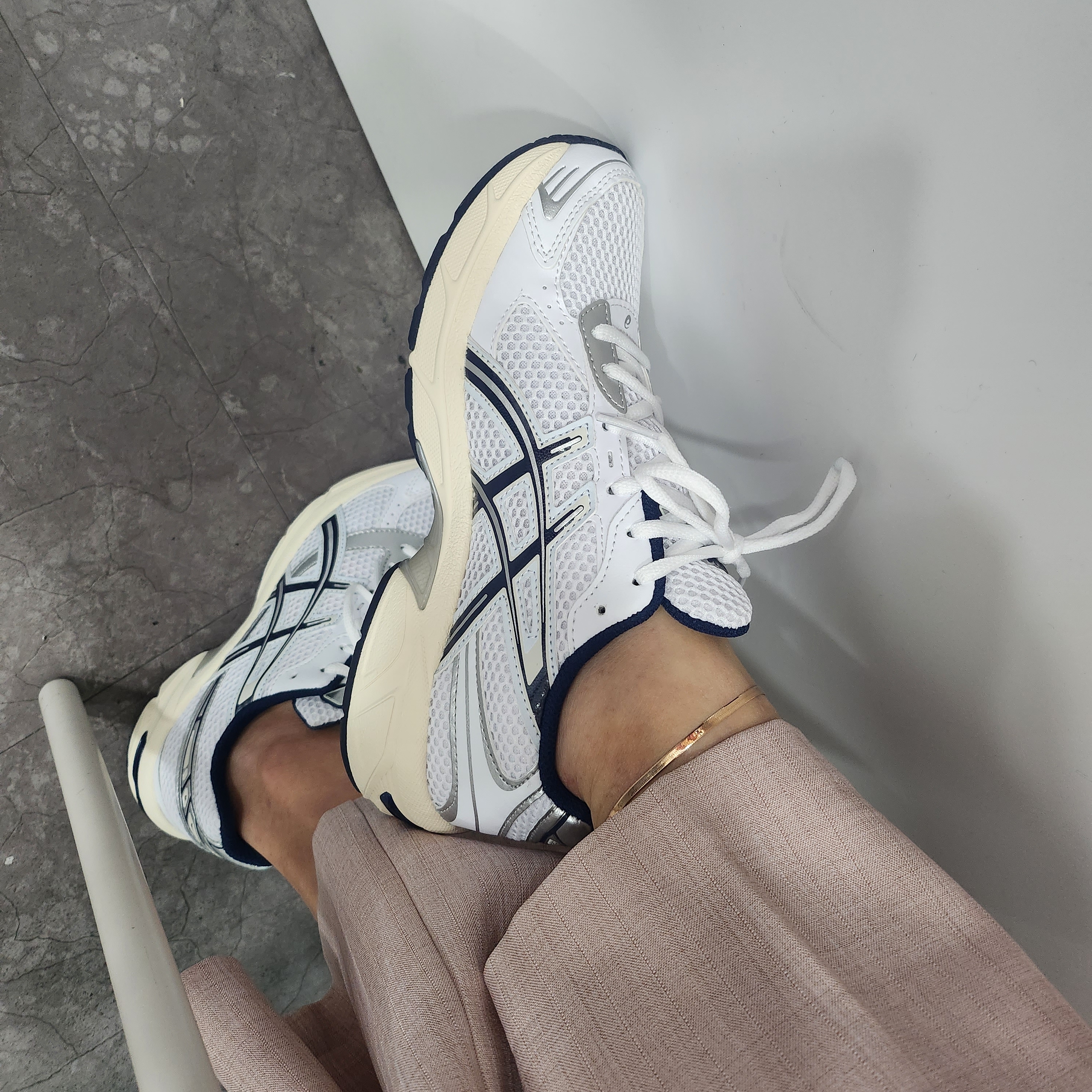 (W) Asics Gel-1130 White Midnight 착용 스타일