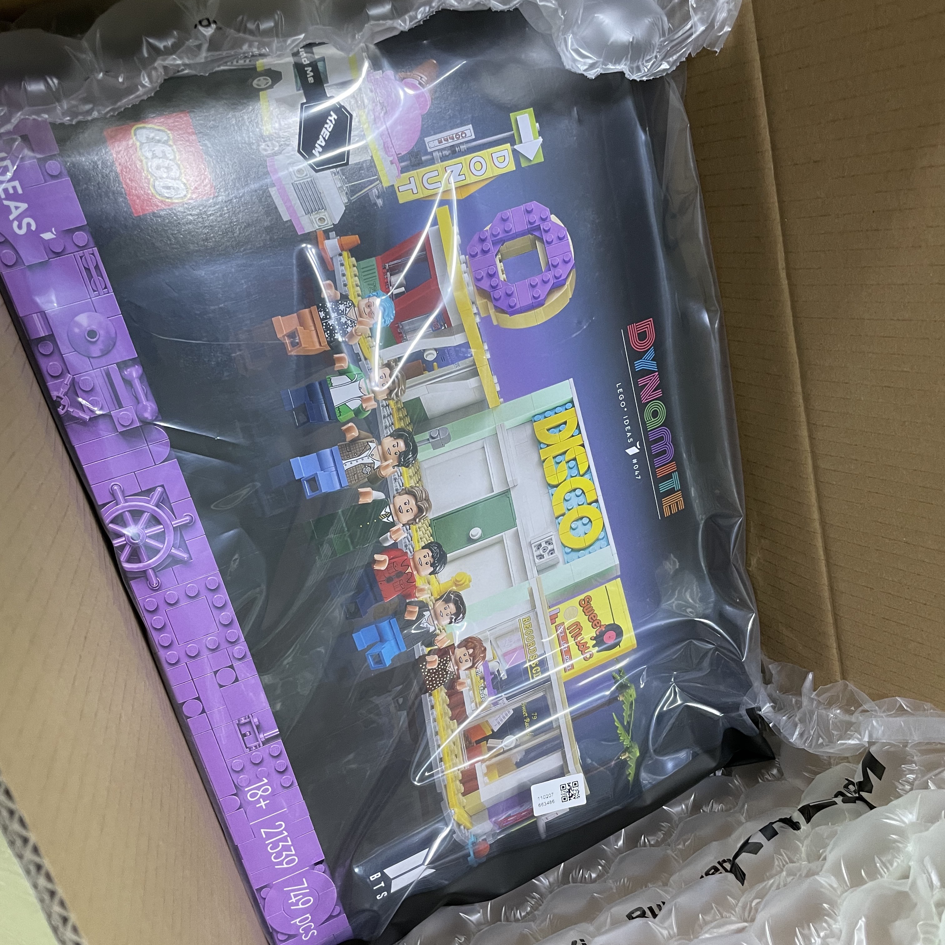 Lego BTS Dynamite 착용 스타일 - 1