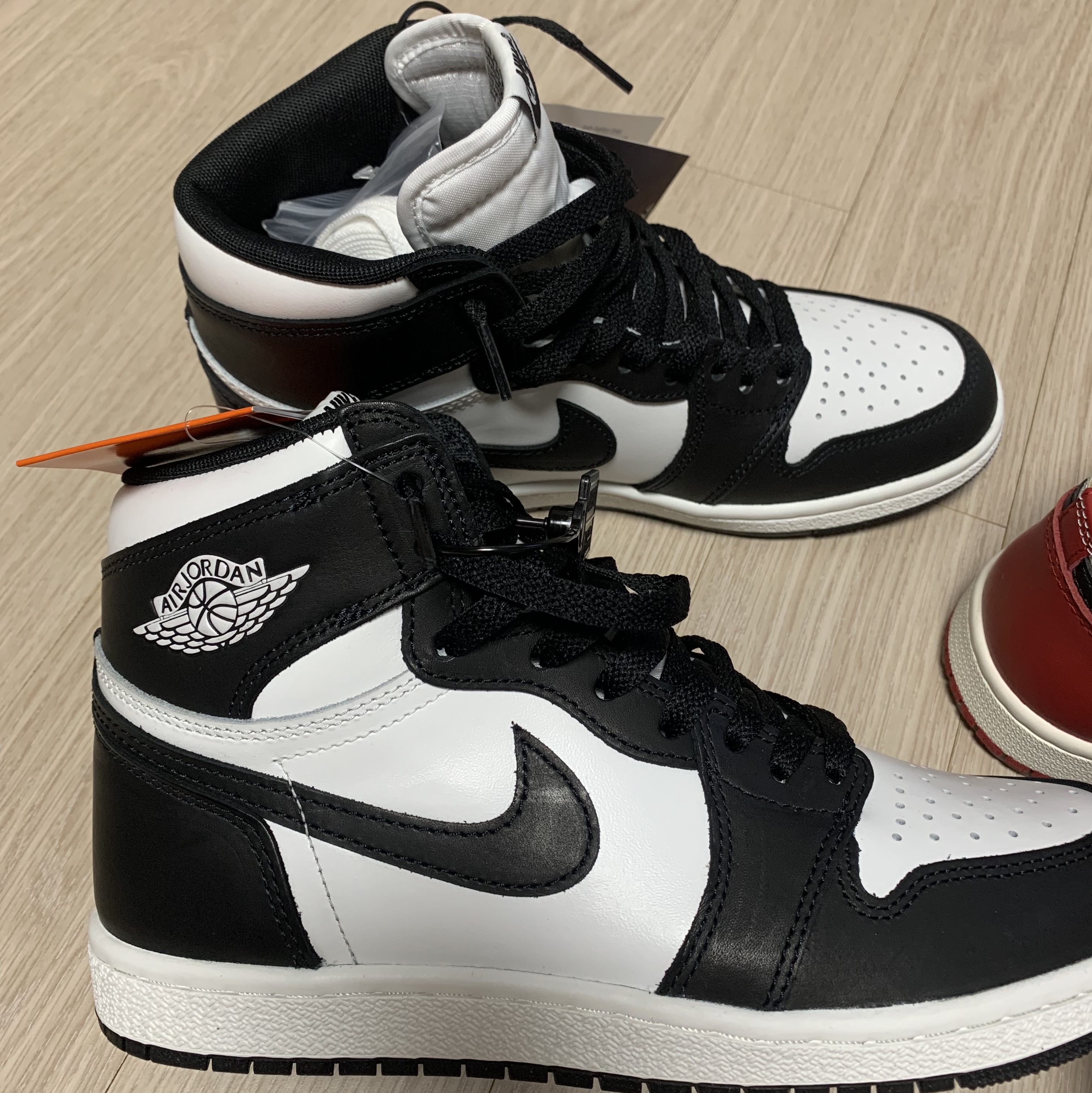 Jordan 1 Retro High OG Chicago 2022, Jordan 1 High 85 Black White 착용 스타일 - 3