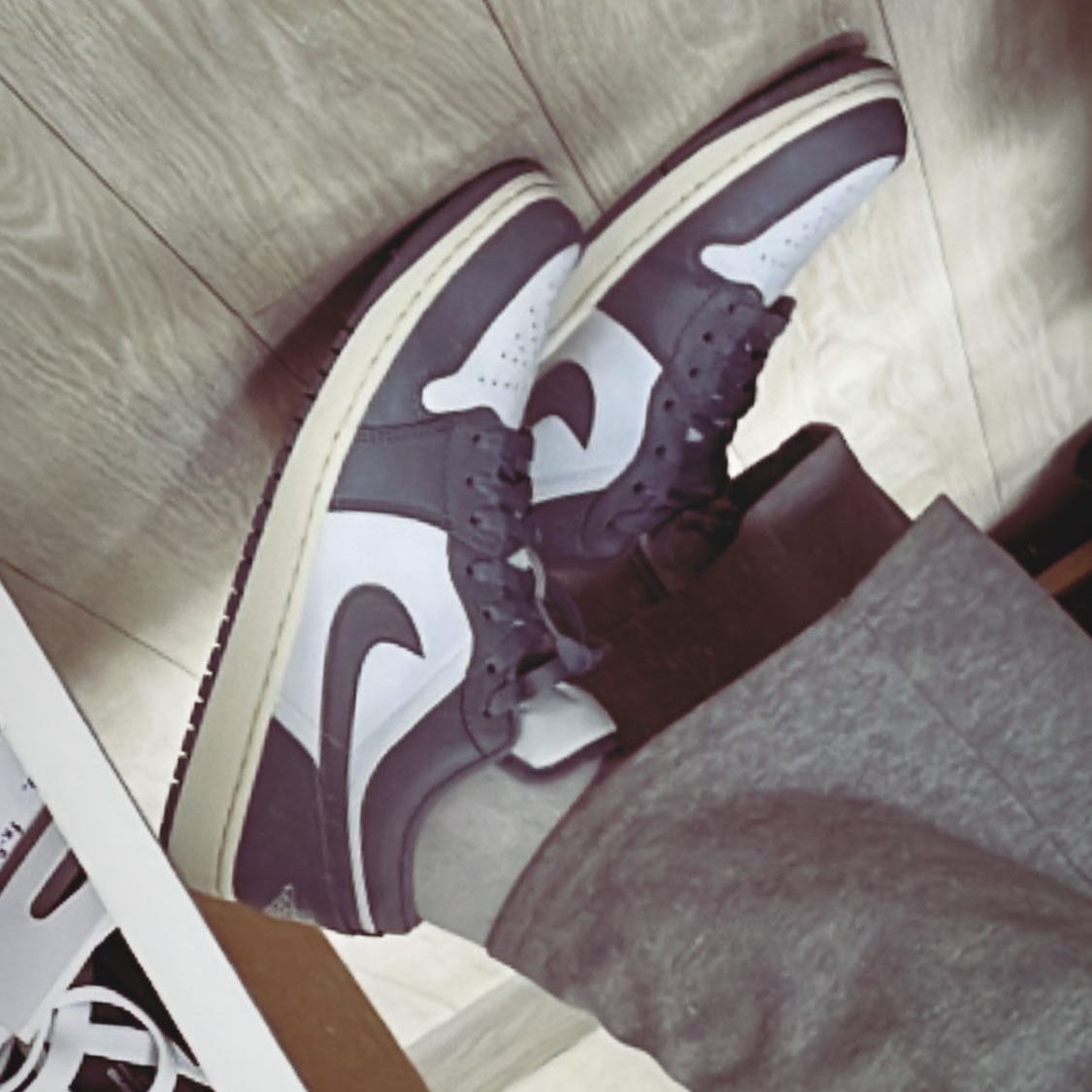 Jordan 1 Low Stealth and White 착용 스타일
