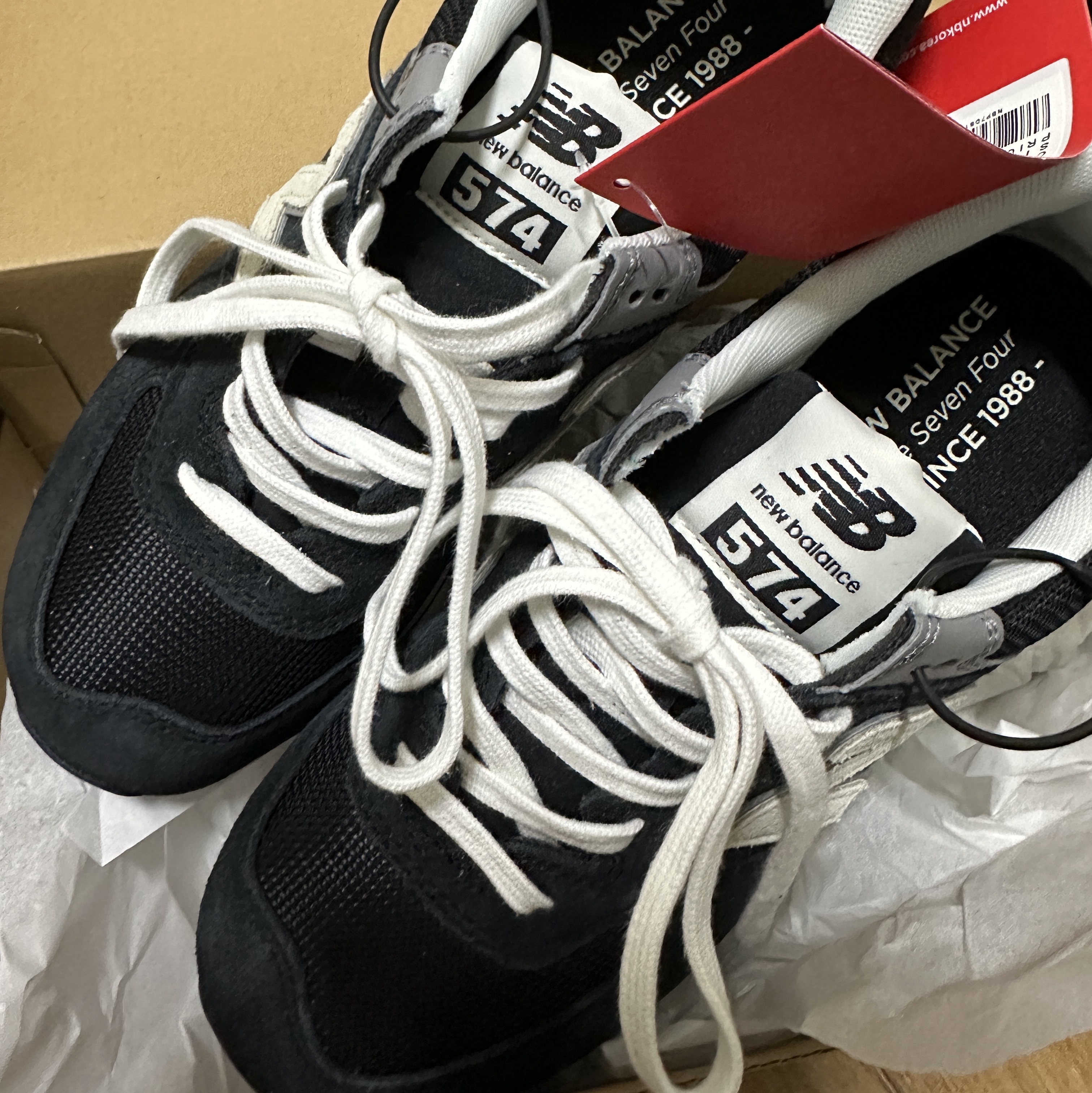 New Balance 574 Classics Reimagined Black 착용 스타일