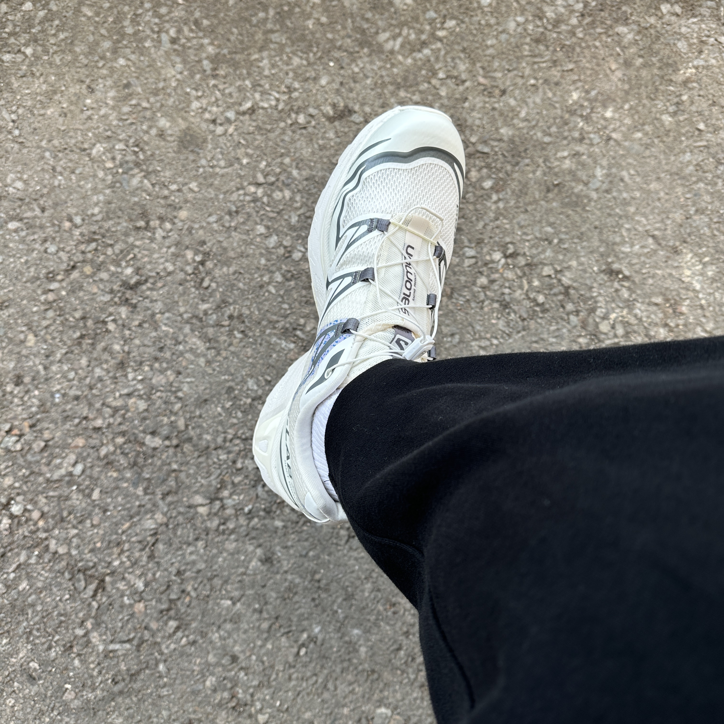 Salomon XT-6 Mindful Vanilla Ice 착용 스타일