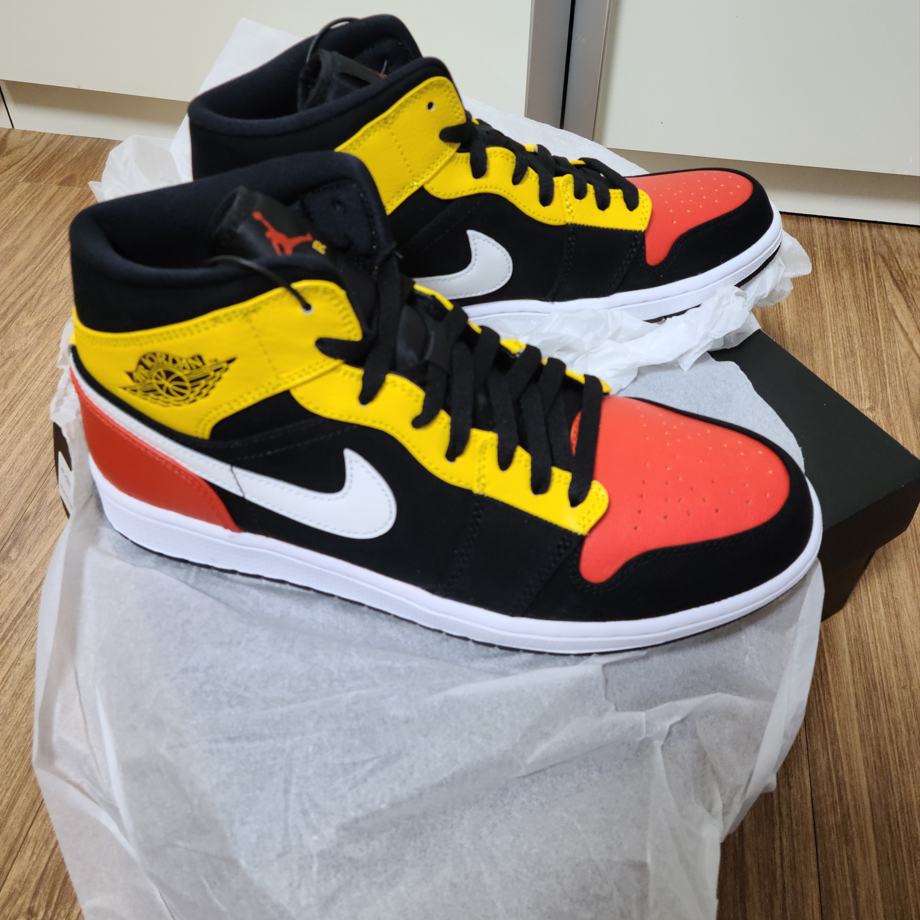 Jordan 1 Mid SE Amarillo 착용 스타일