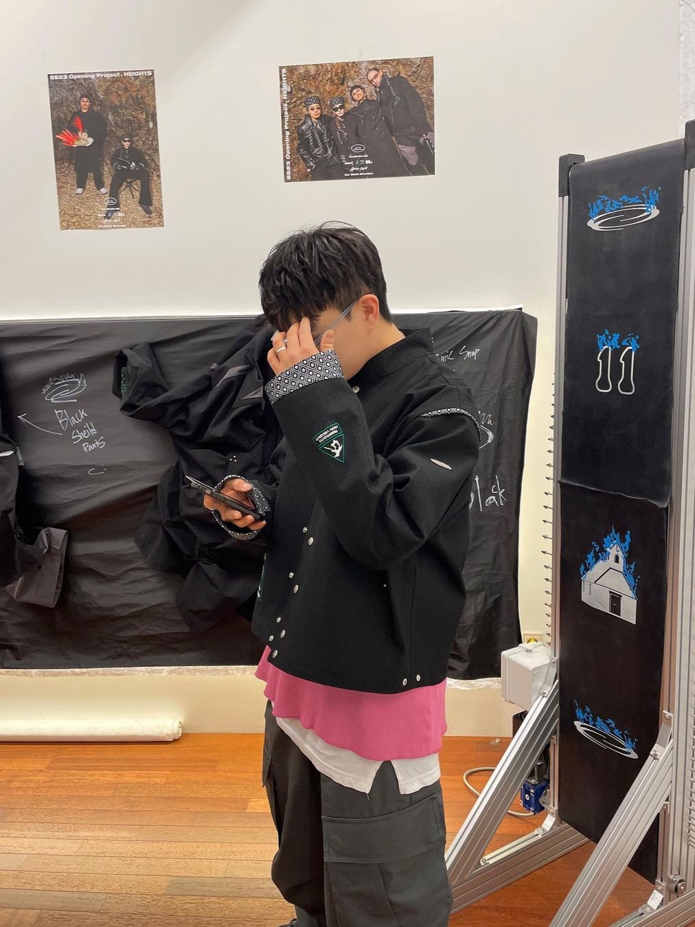 Opening Project Black Edition Varsity Jacket Black 착용 스타일 - 2