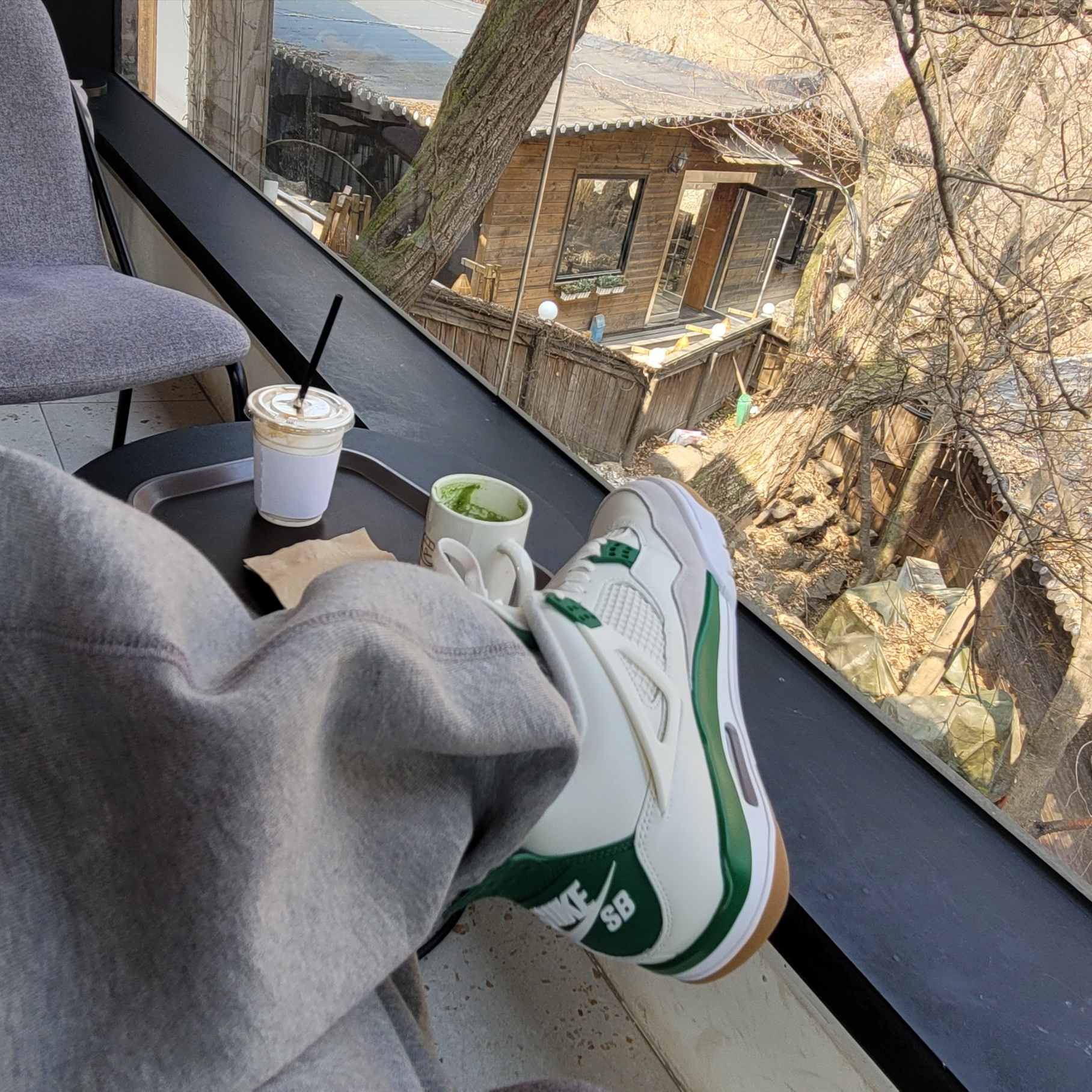 Jordan 4 x Nike SB Retro SP Pine Green, Nike x Stussy NRG Fleece Crewneck Dark Grey Heather (DO9337-063) 착용 스타일 - 3