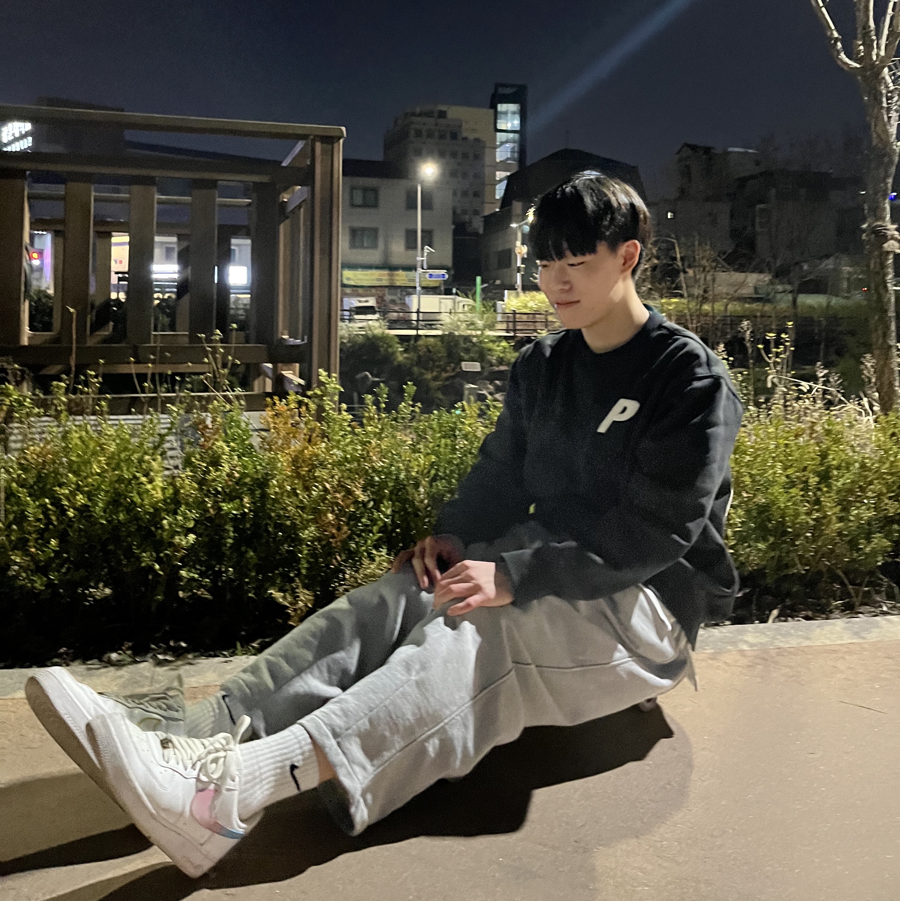 Palace Fleece Tri-Ferg Crew Black - 23SS, Nike Air Force 1 '07 Low White 착용 스타일 - 1