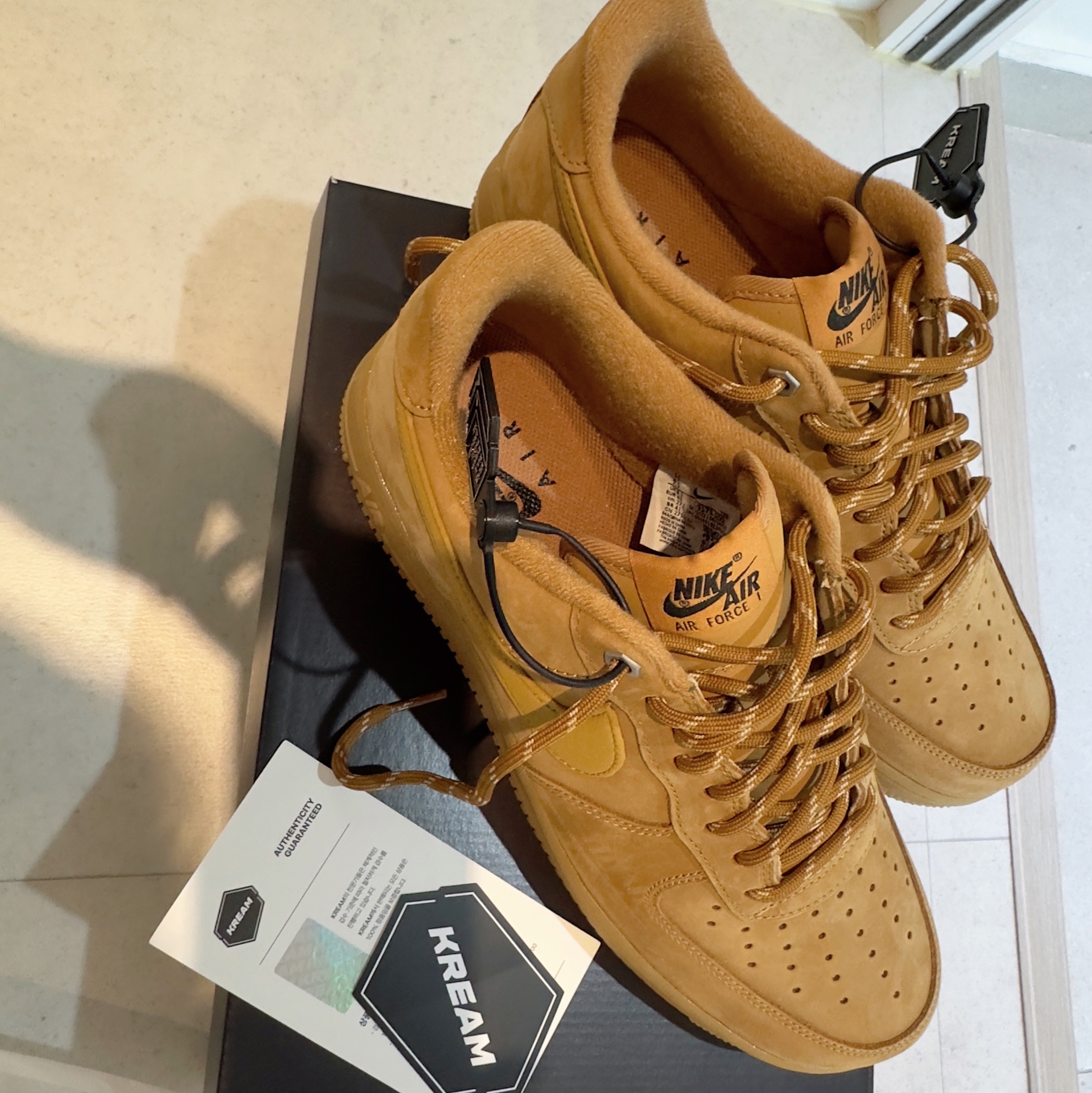 Nike Air Force 1 '07 WB Flax 착용 스타일
