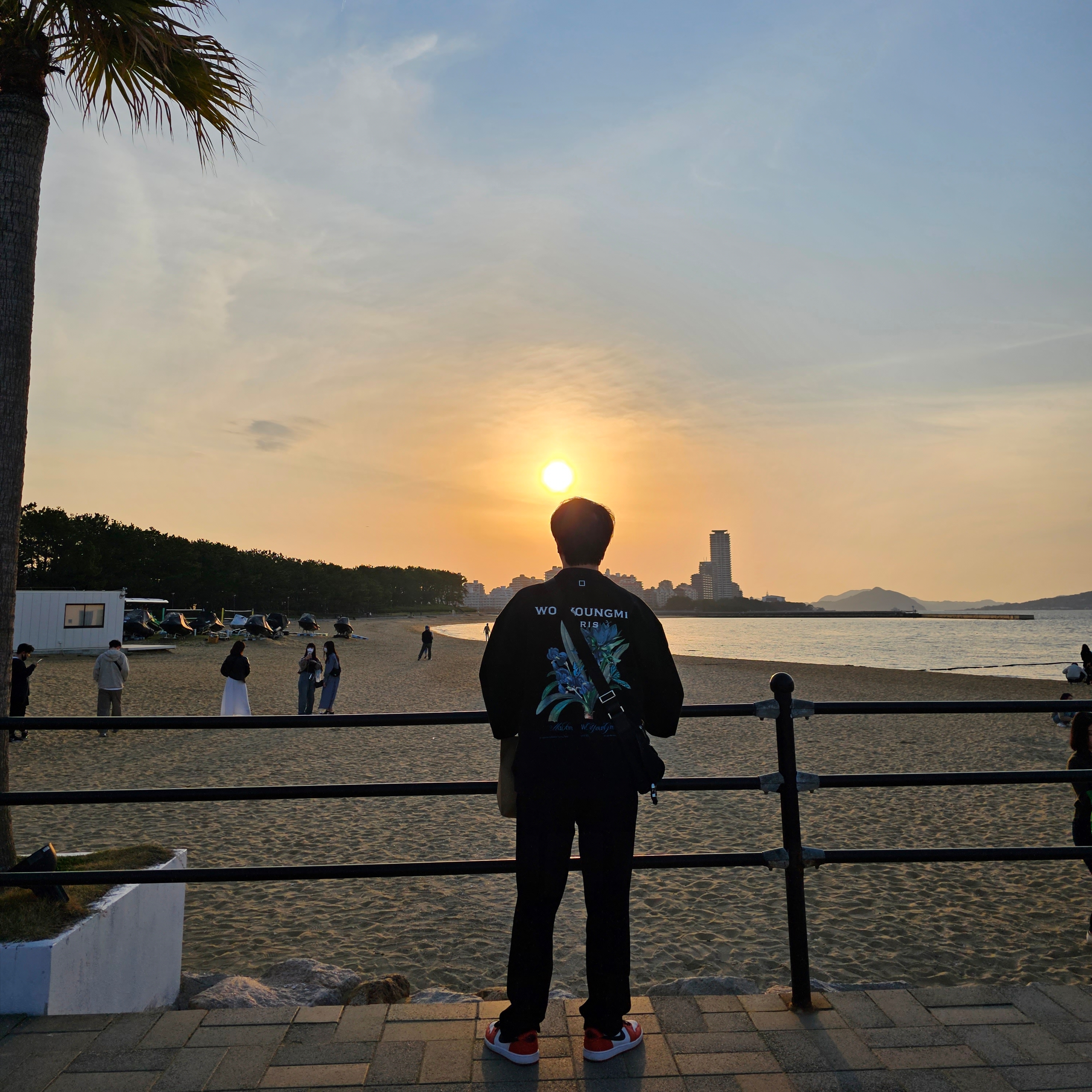 Wooyoungmi Flower Print Sweatshirt Black - 23SS, Jordan 1 Low OG Starfish 착용 스타일
