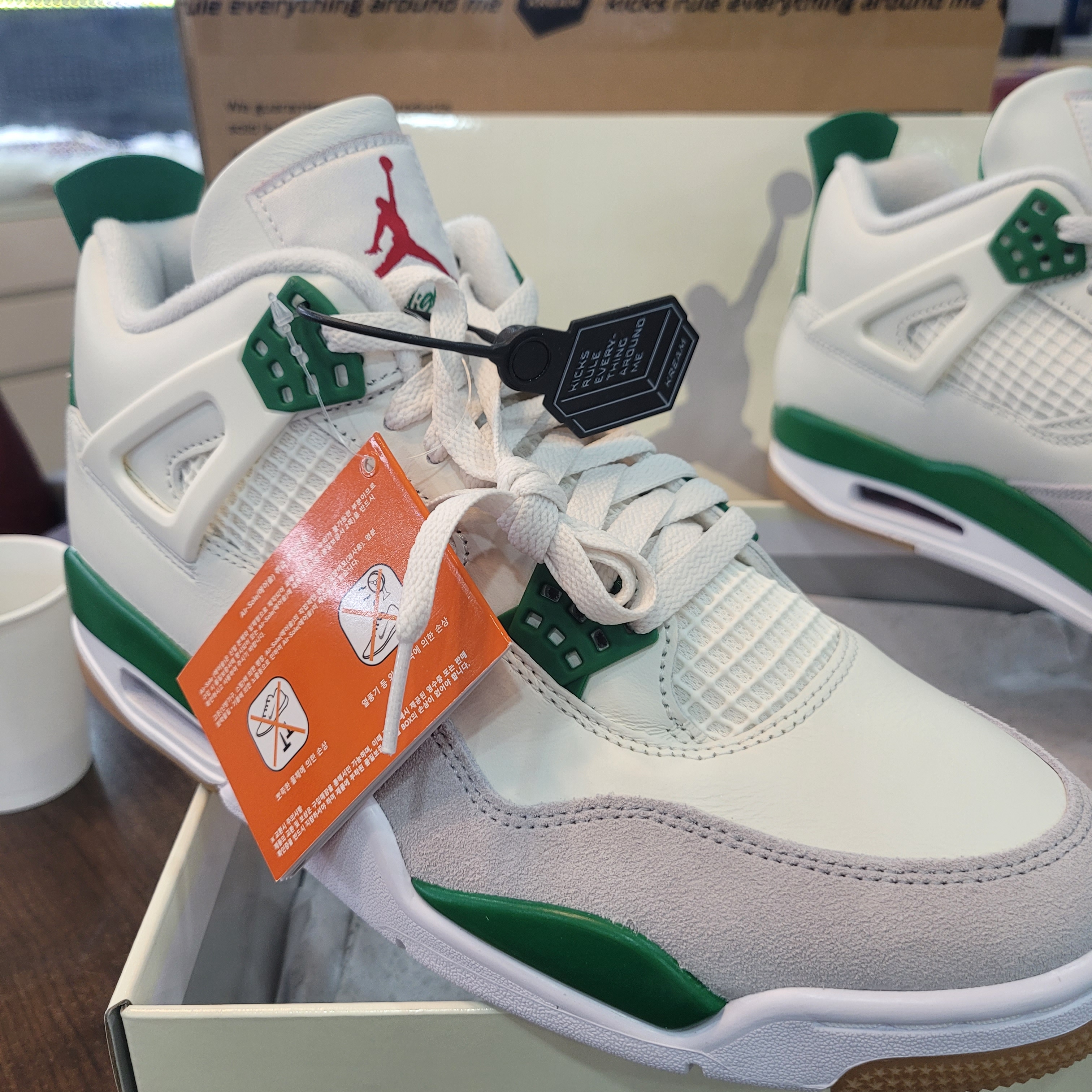 Jordan 4 x Nike SB Retro SP Pine Green 착용 스타일 - 2
