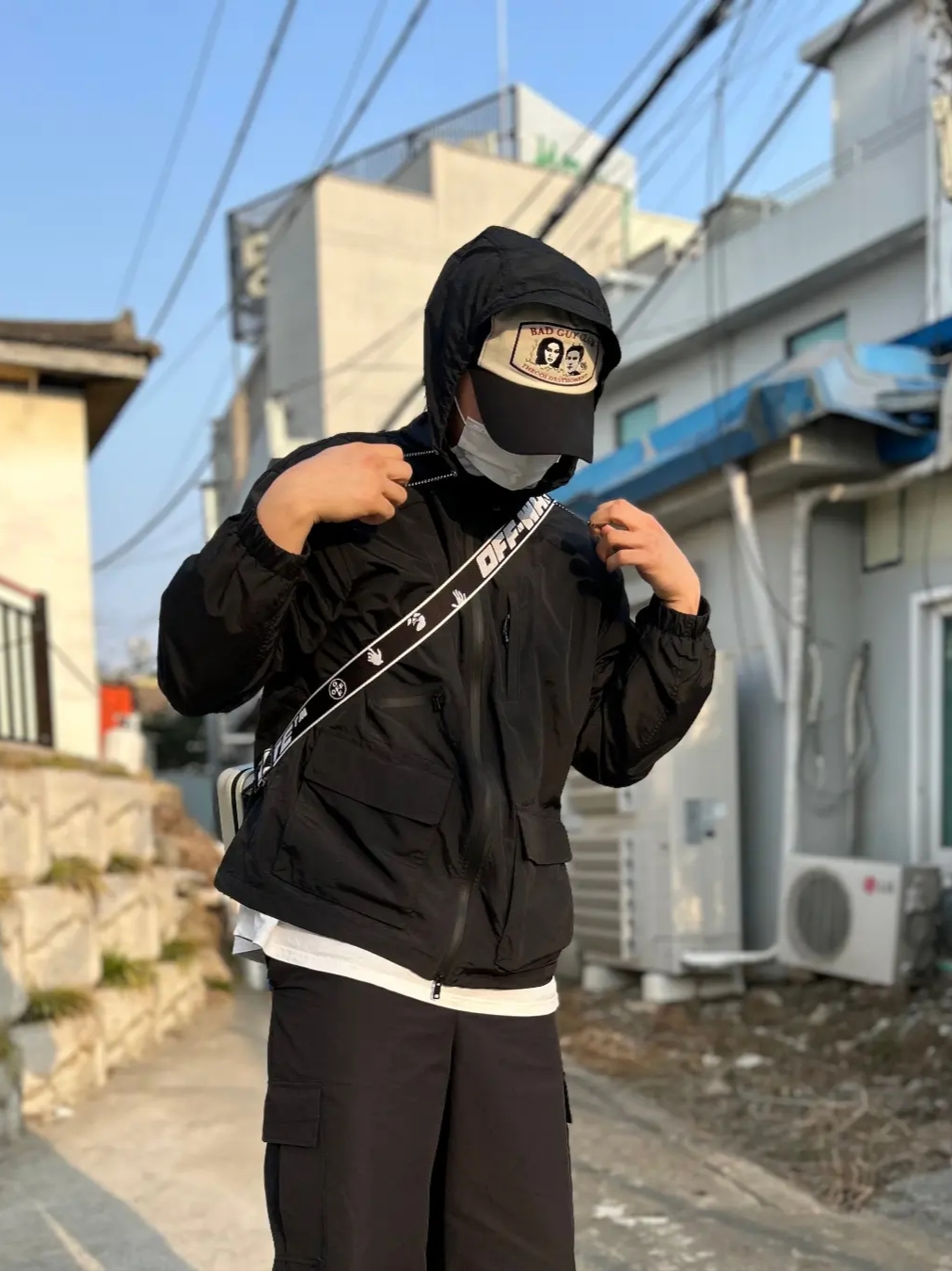 Jordan 1 Mid SE Signal Blue 착용 스타일 - 2