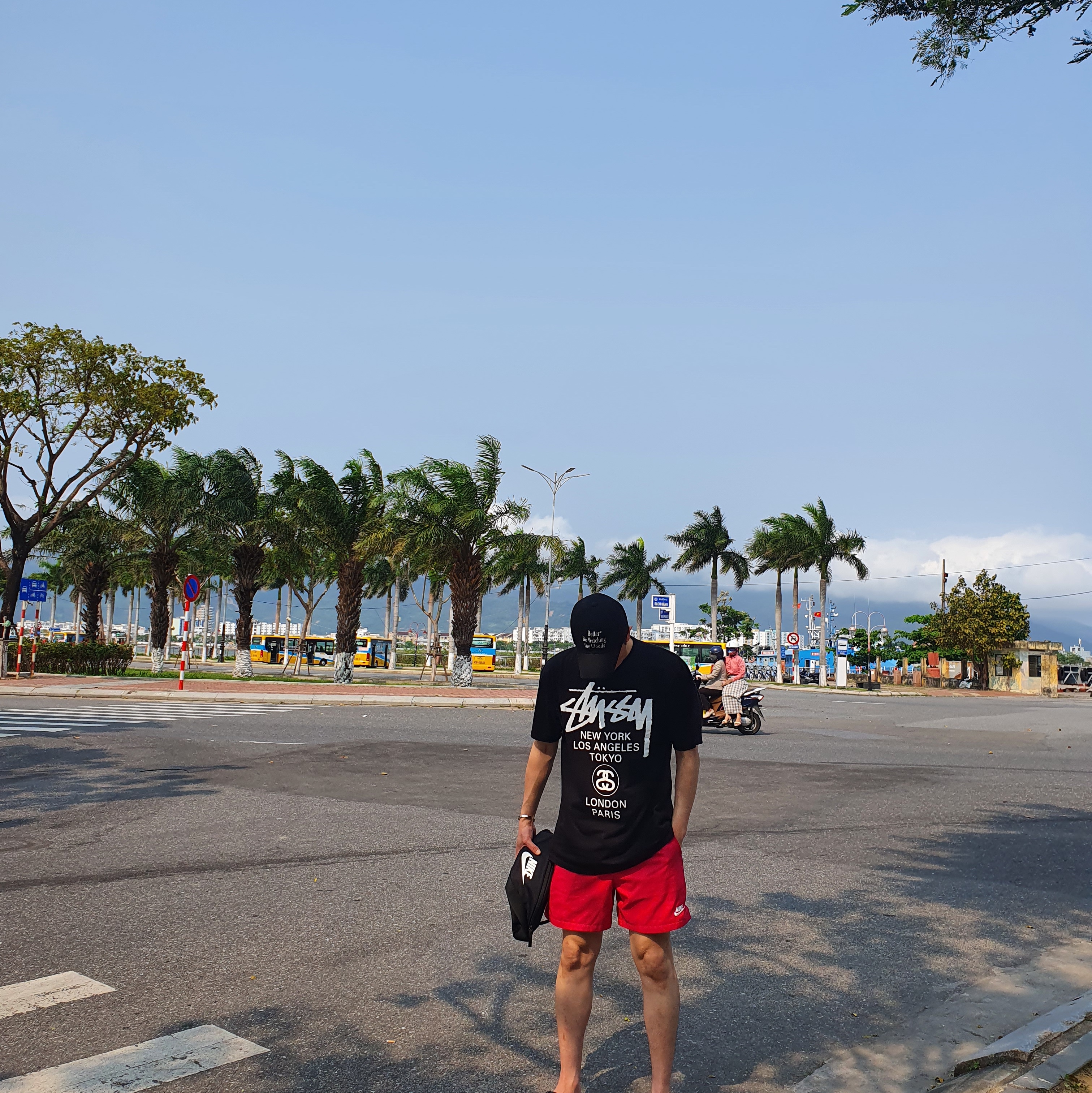 Stussy World Tour T-Shirt Black 착용 스타일 - 2