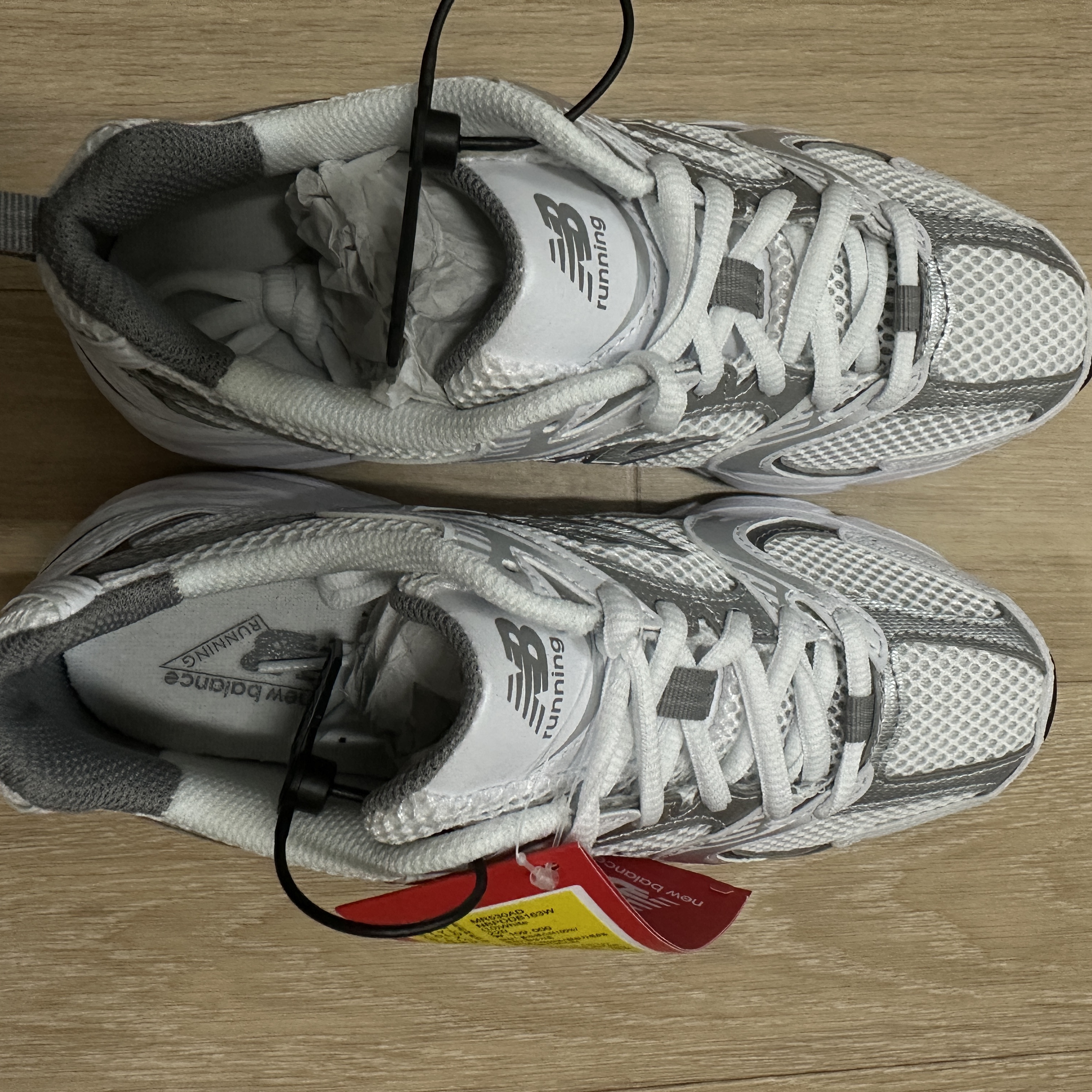 New Balance 530 White Silver 착용 스타일 - 2