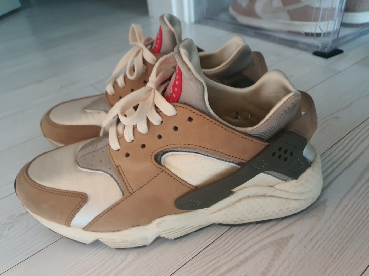 Nike x Stussy Air Huarache LE Desert Oak 착용 스타일