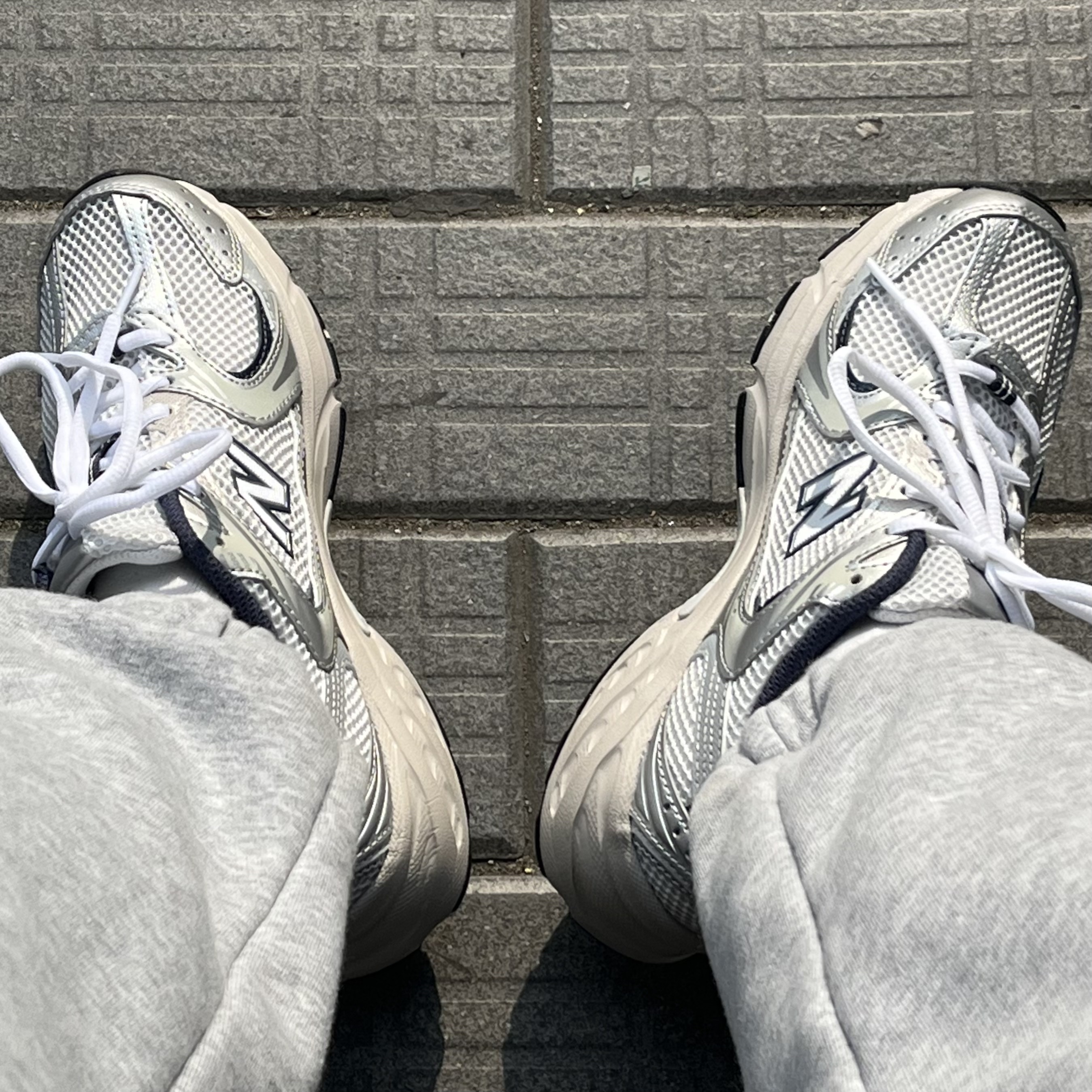 New Balance 530 Steel Grey 착용 스타일