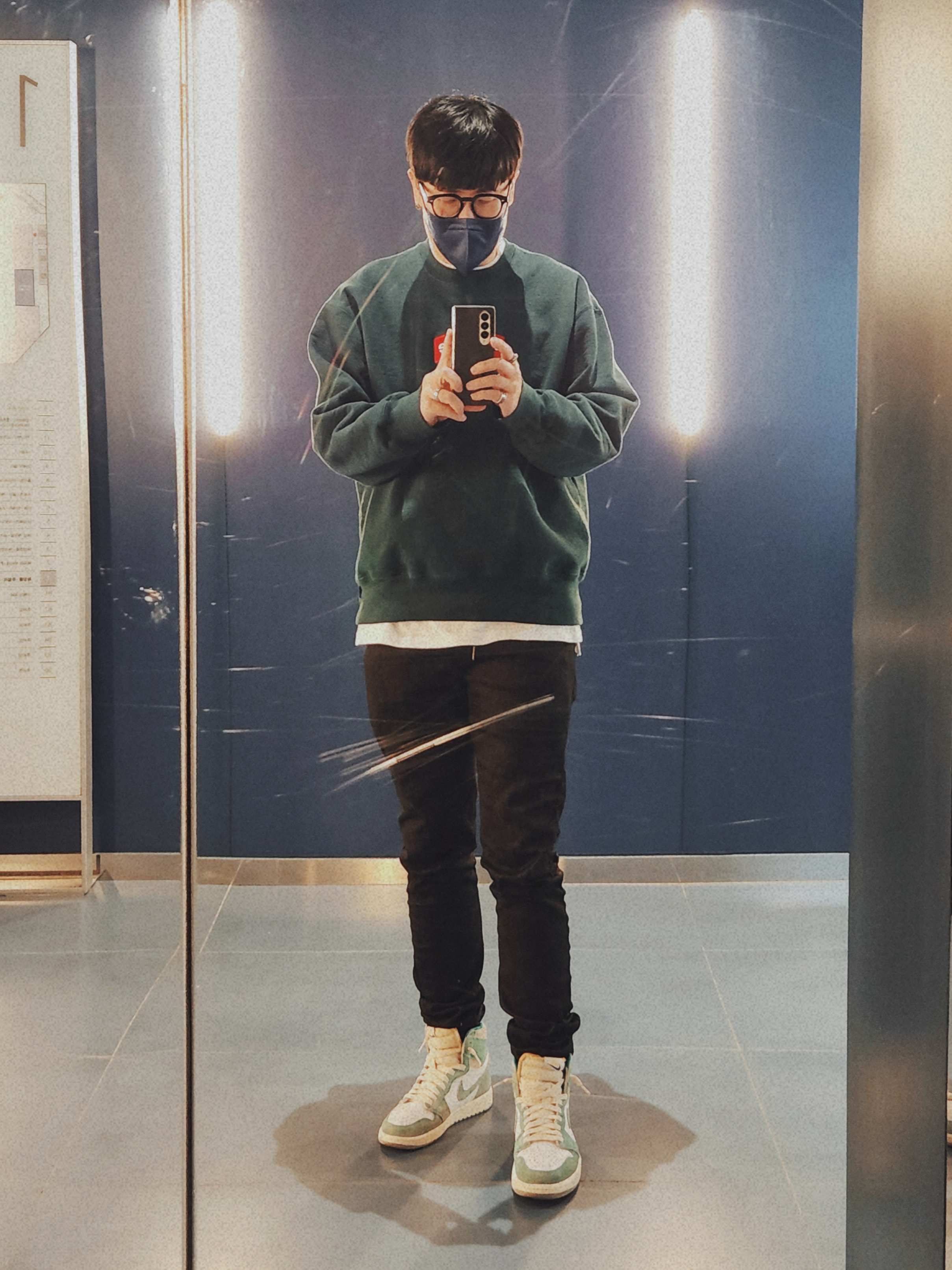 Jordan 1 Retro High OG Turbo Green, Supreme Box Logo Crewneck Dark Pine - 22FW 착용 스타일