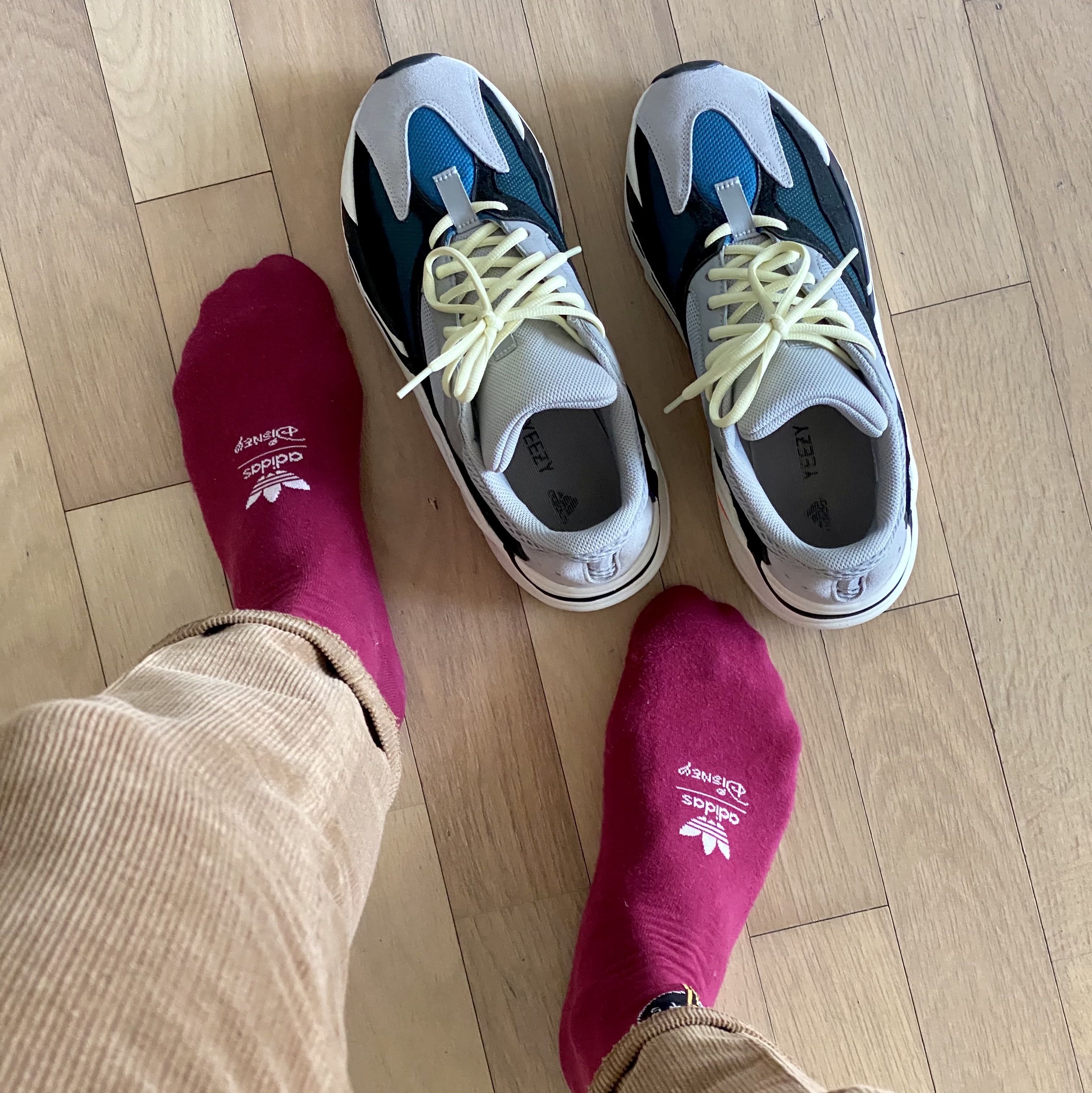Adidas Yeezy Boost 700 Wave Runner Solid Grey 2021/2022, Adidas Yeezy Boost 700 Wave Runner Solid Grey 2017/2019 착용 스타일
