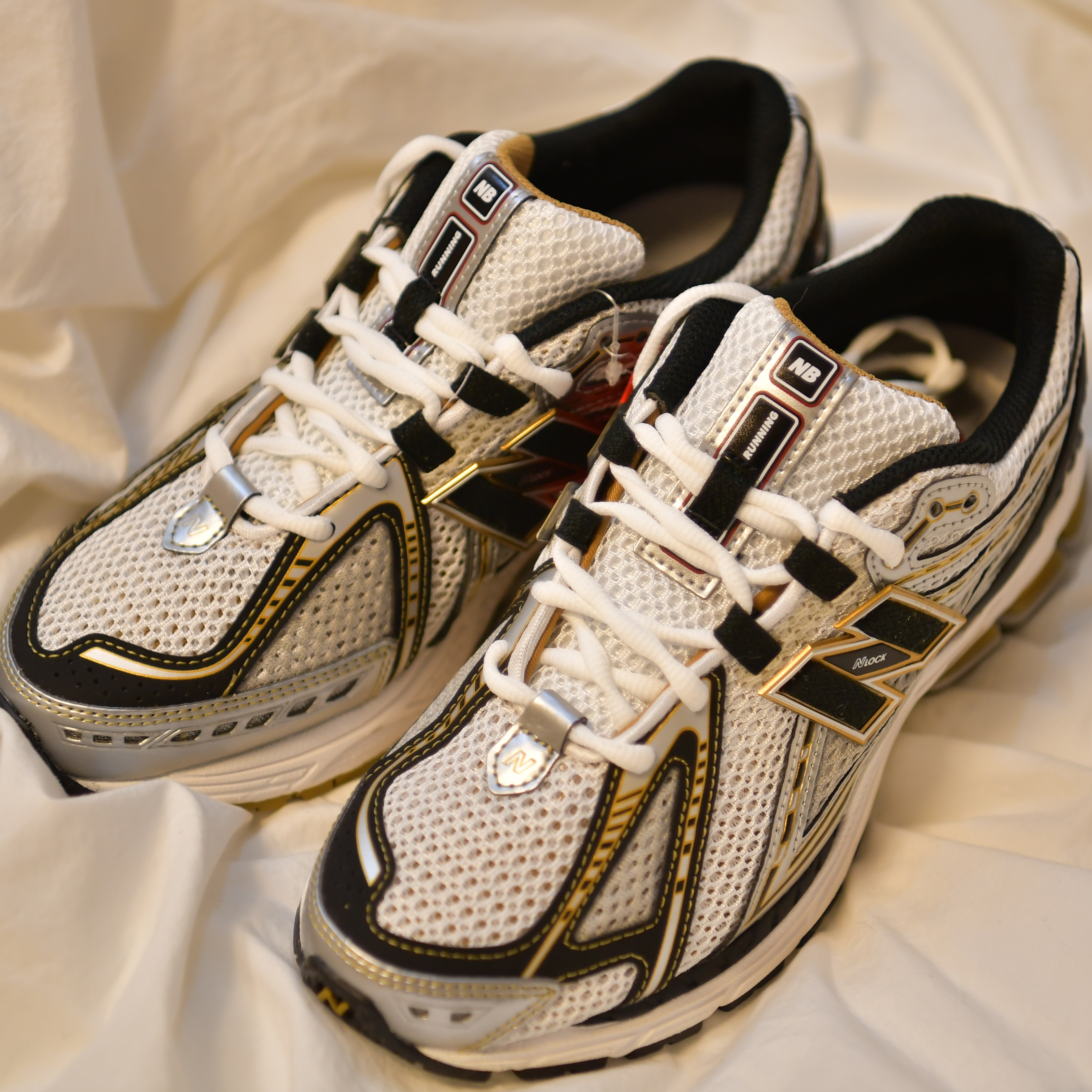 New Balance 1906R White Gold 착용 스타일 - 1