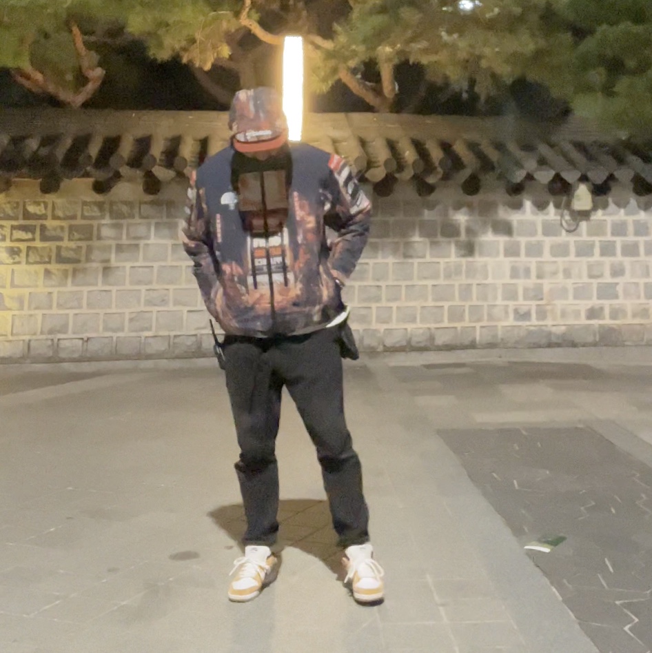Nike SB Dunk Low Laser Orange, Supreme x The North Face Taped Seam Shell Jacket Times Square - 22FW 착용 스타일 - 1
