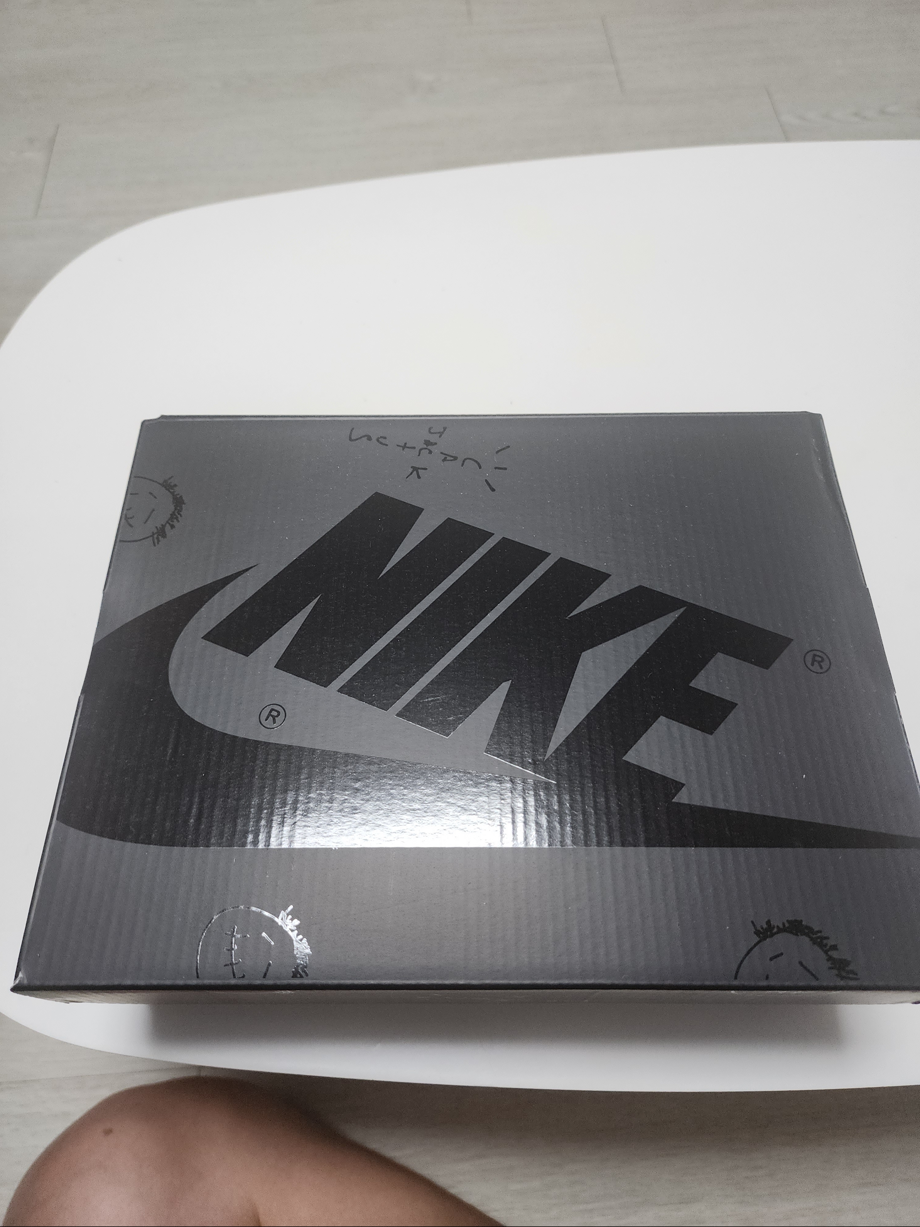 (PS) Jordan 1 x Travis Scott Retro Low OG SP Black Phantom 착용 스타일 - 1
