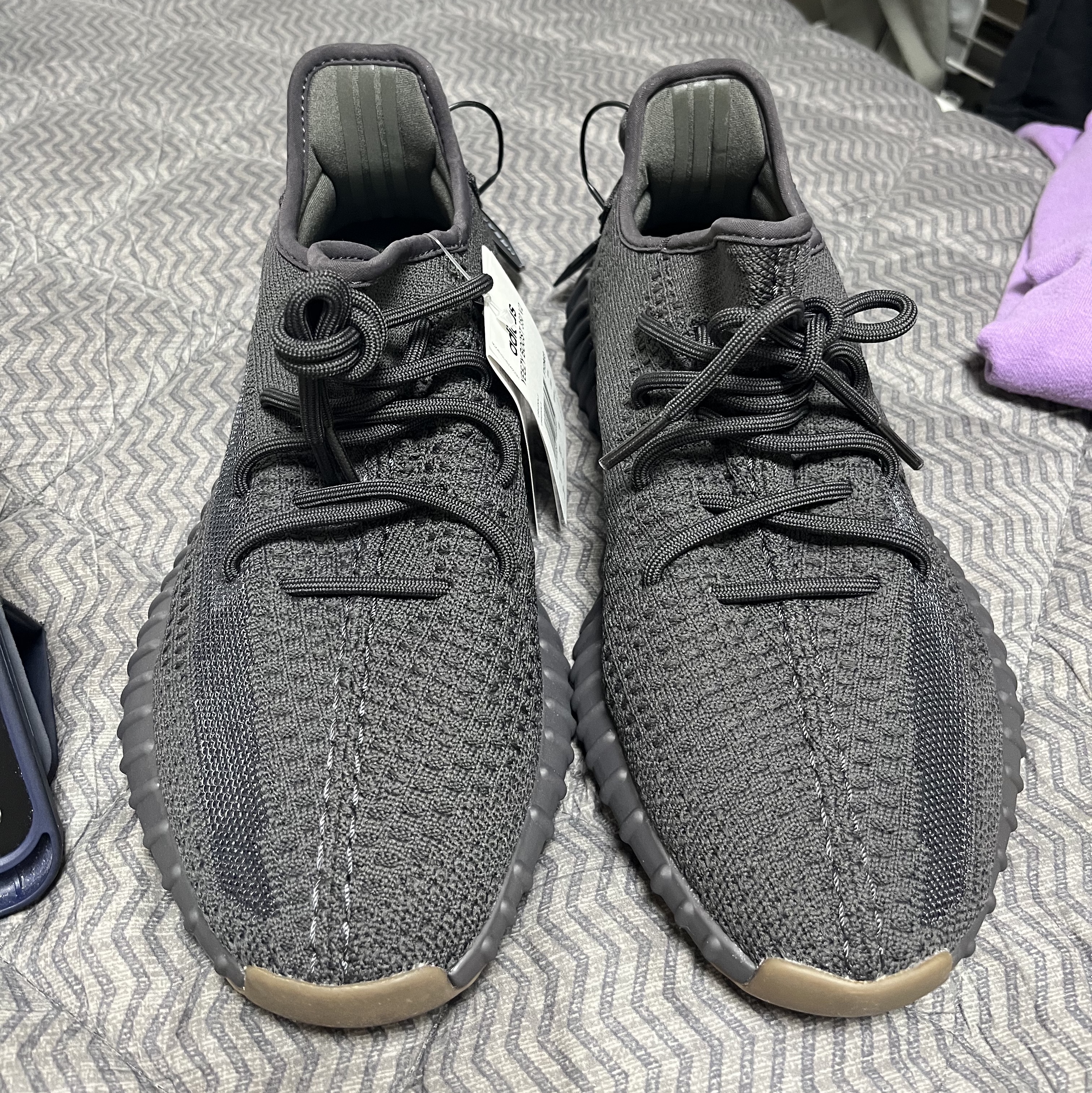 Adidas Yeezy Boost 350 V2 Cinder 착용 스타일