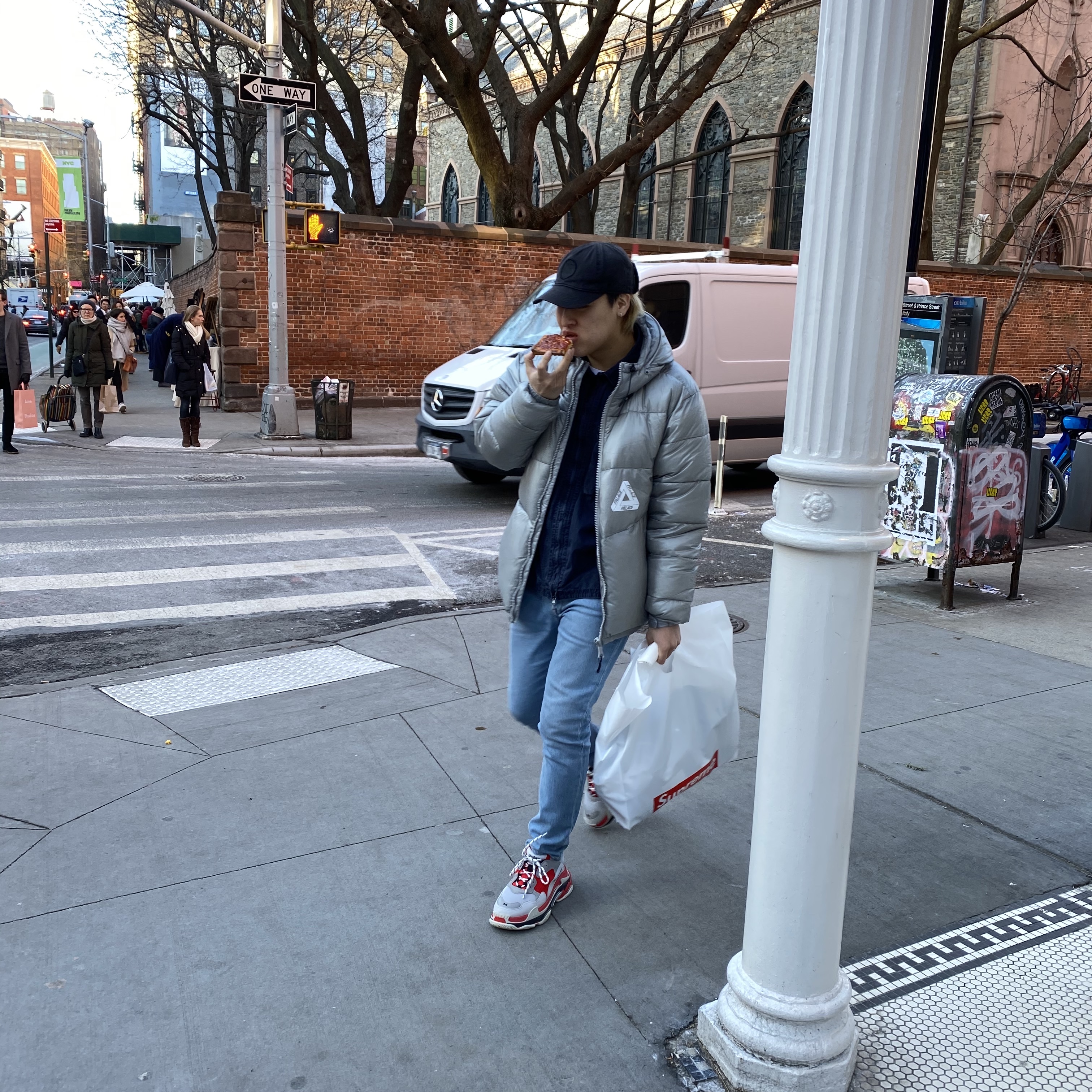 (W) Balenciaga Triple S Sneakers Red Grey, (W) Nike x Off-White Zoom Terra Kiger 5 White 착용 스타일 - 1