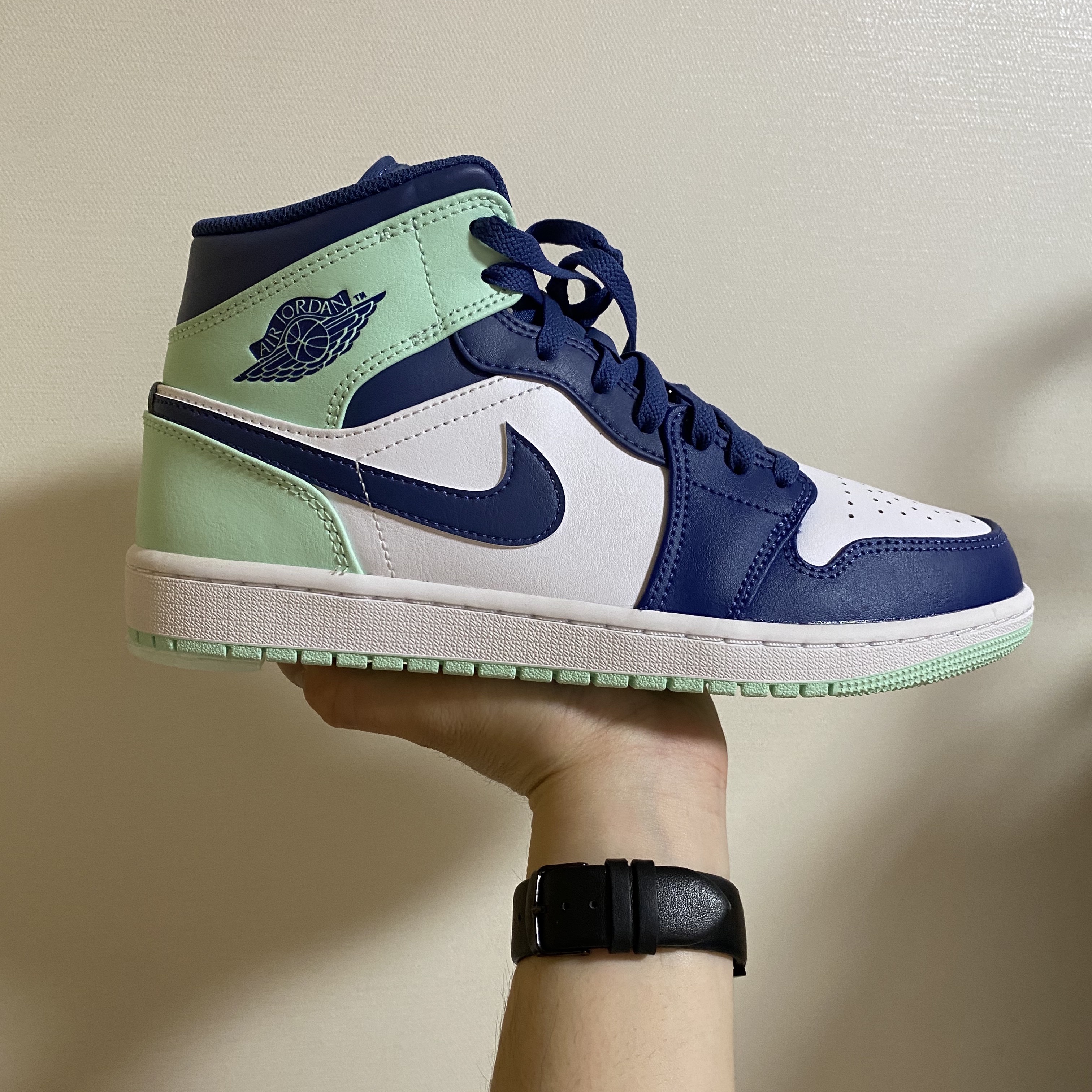 Jordan 1 Mid Blue Mint 착용 스타일 - 2