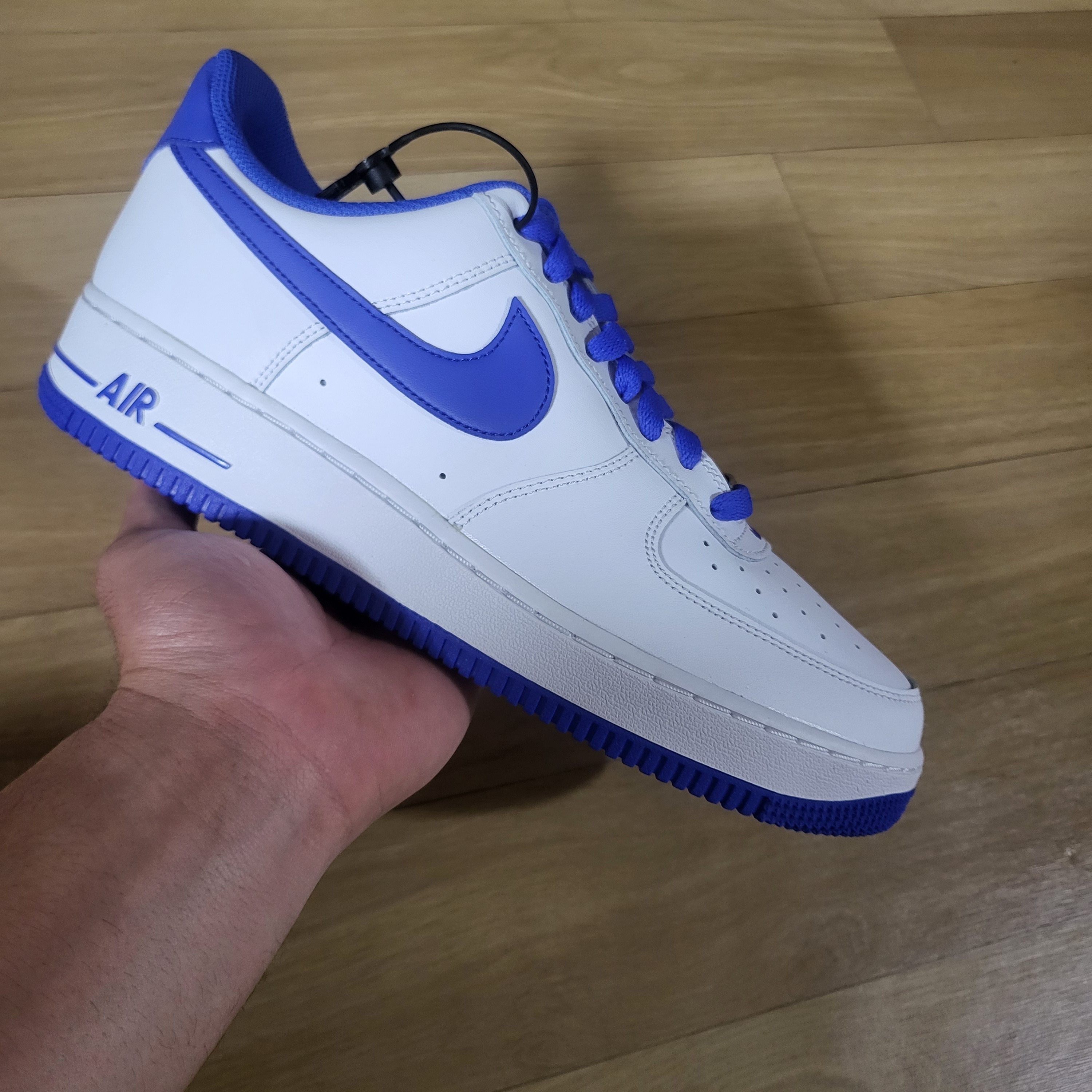 Nike Air Force 1 '07 White Medium Blue 착용 스타일
