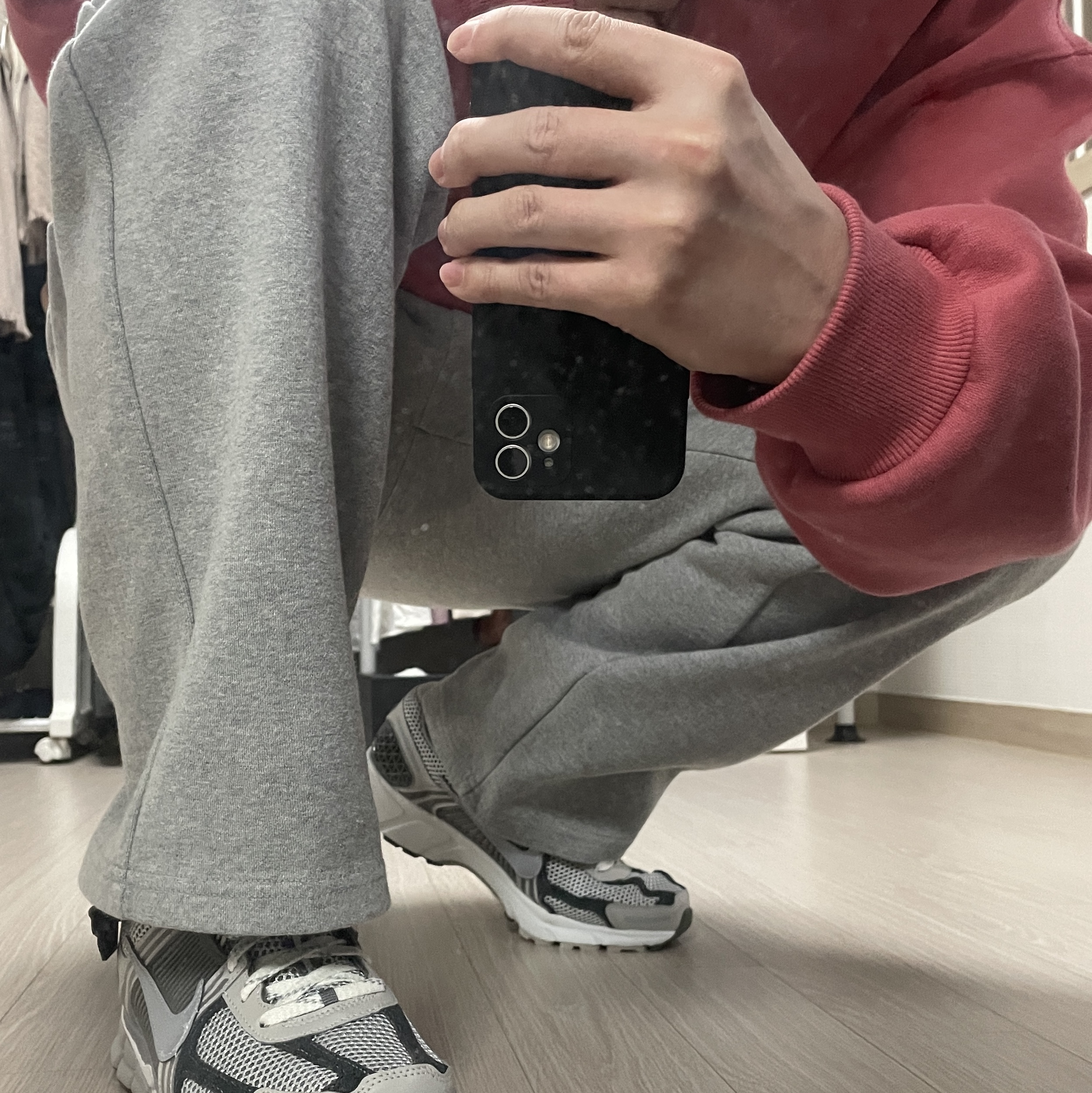 Nike Zoom Vomero 5 PRM Light Iron Ore and Flat Fewter 착용 스타일