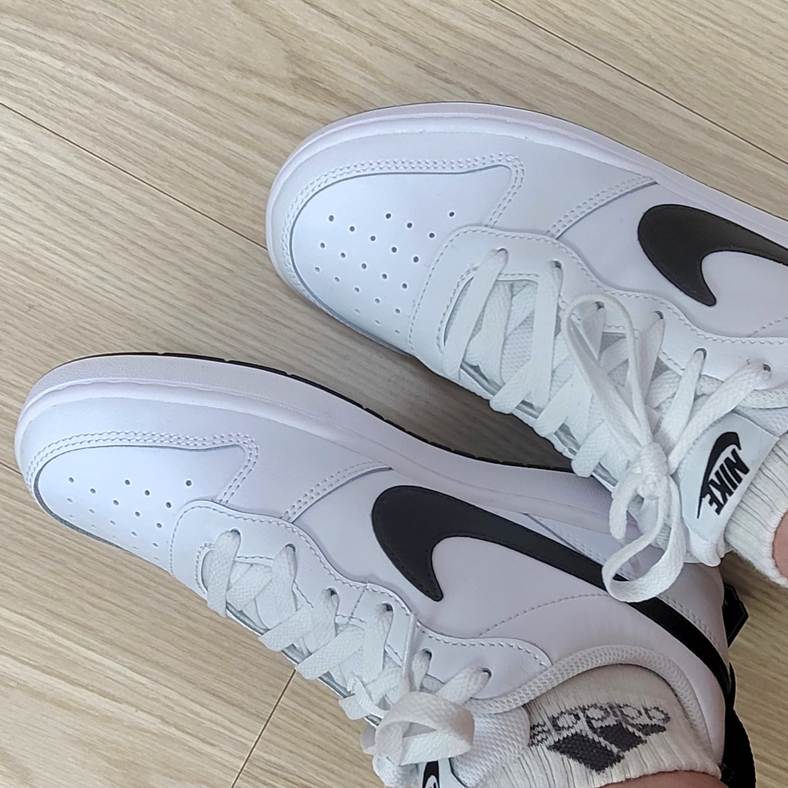 (GS) Nike Court Borough Low 2 White Black 착용 스타일 - 2