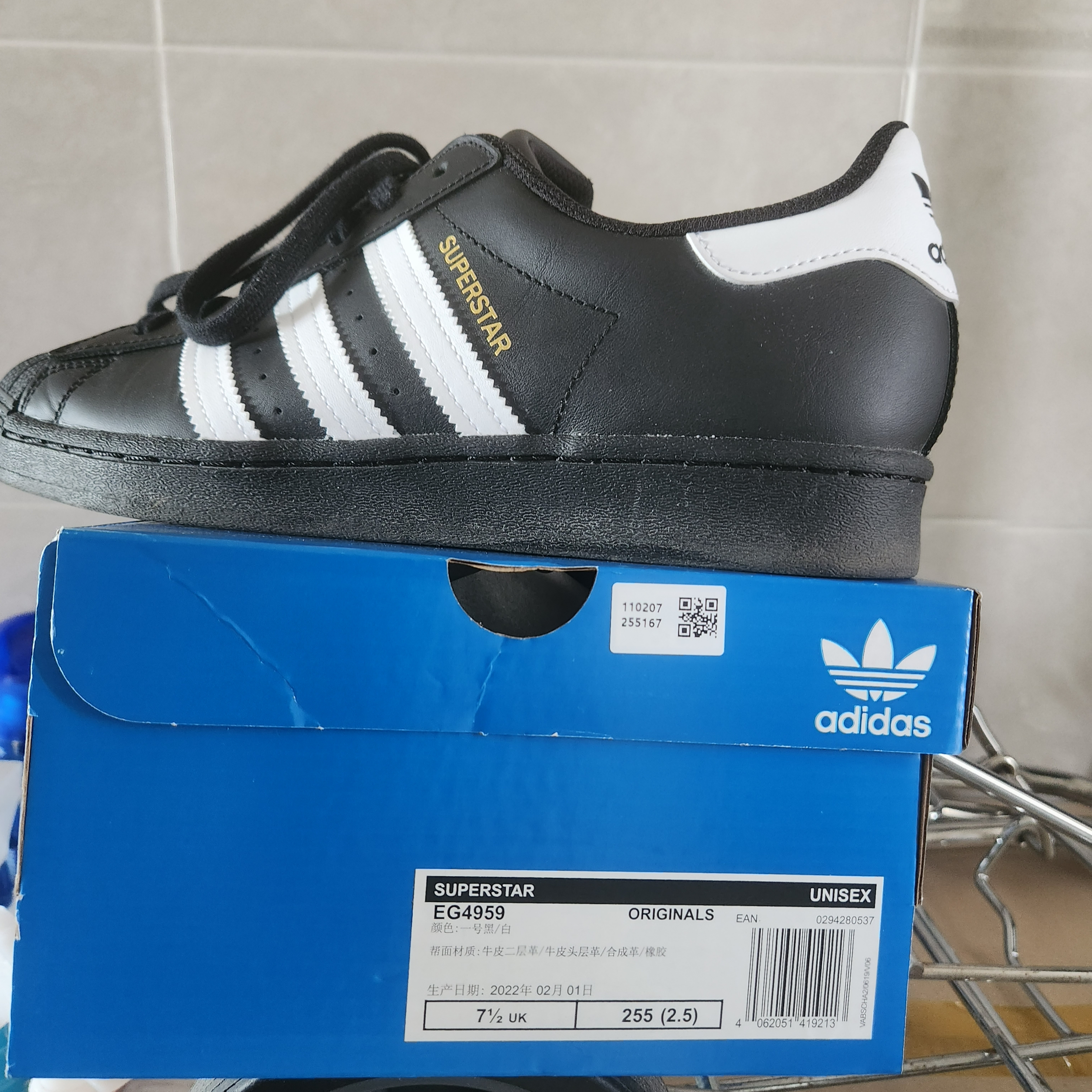 Adidas Superstar Core Black White 착용 스타일