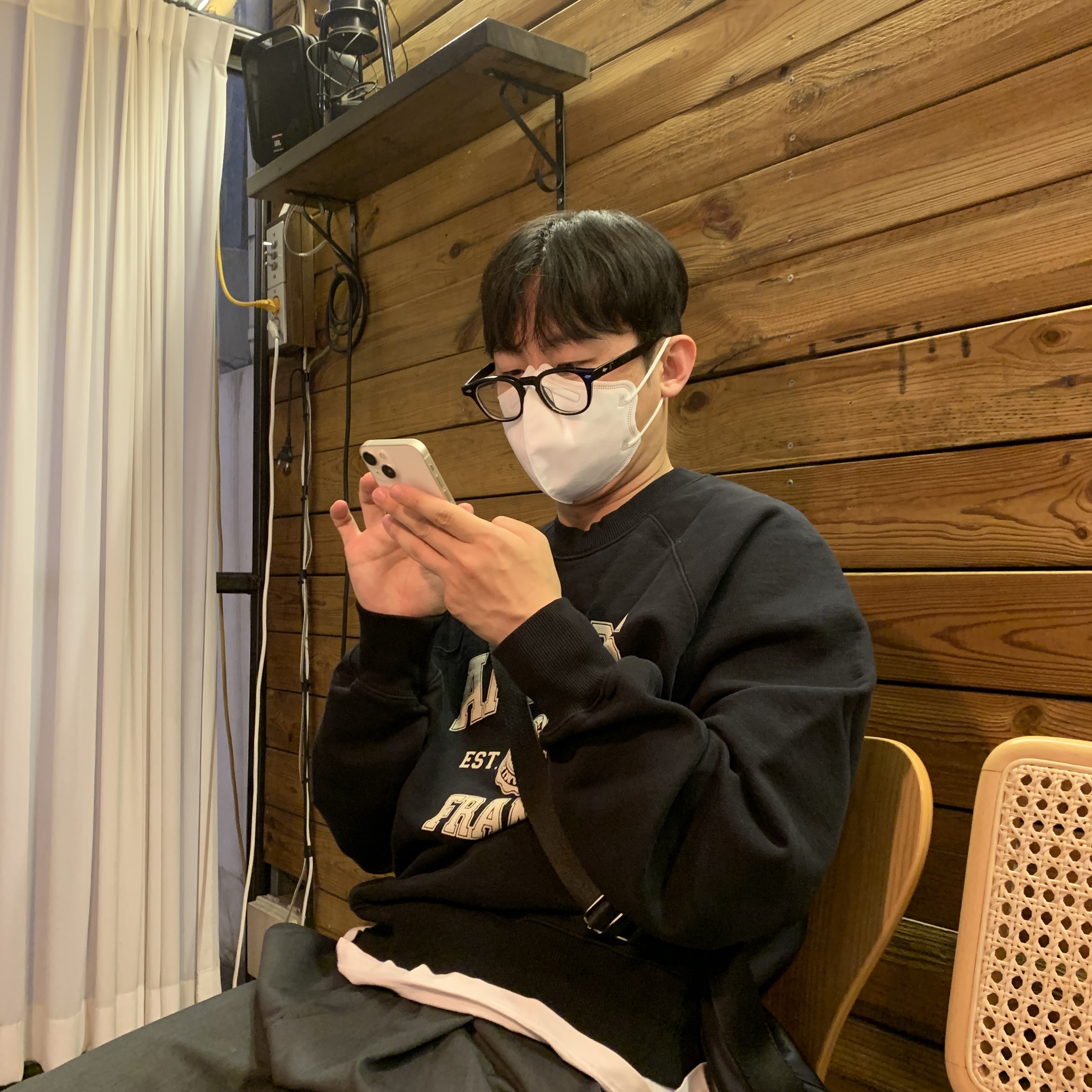 AMI Paris France Sweatshirt Black 착용 스타일