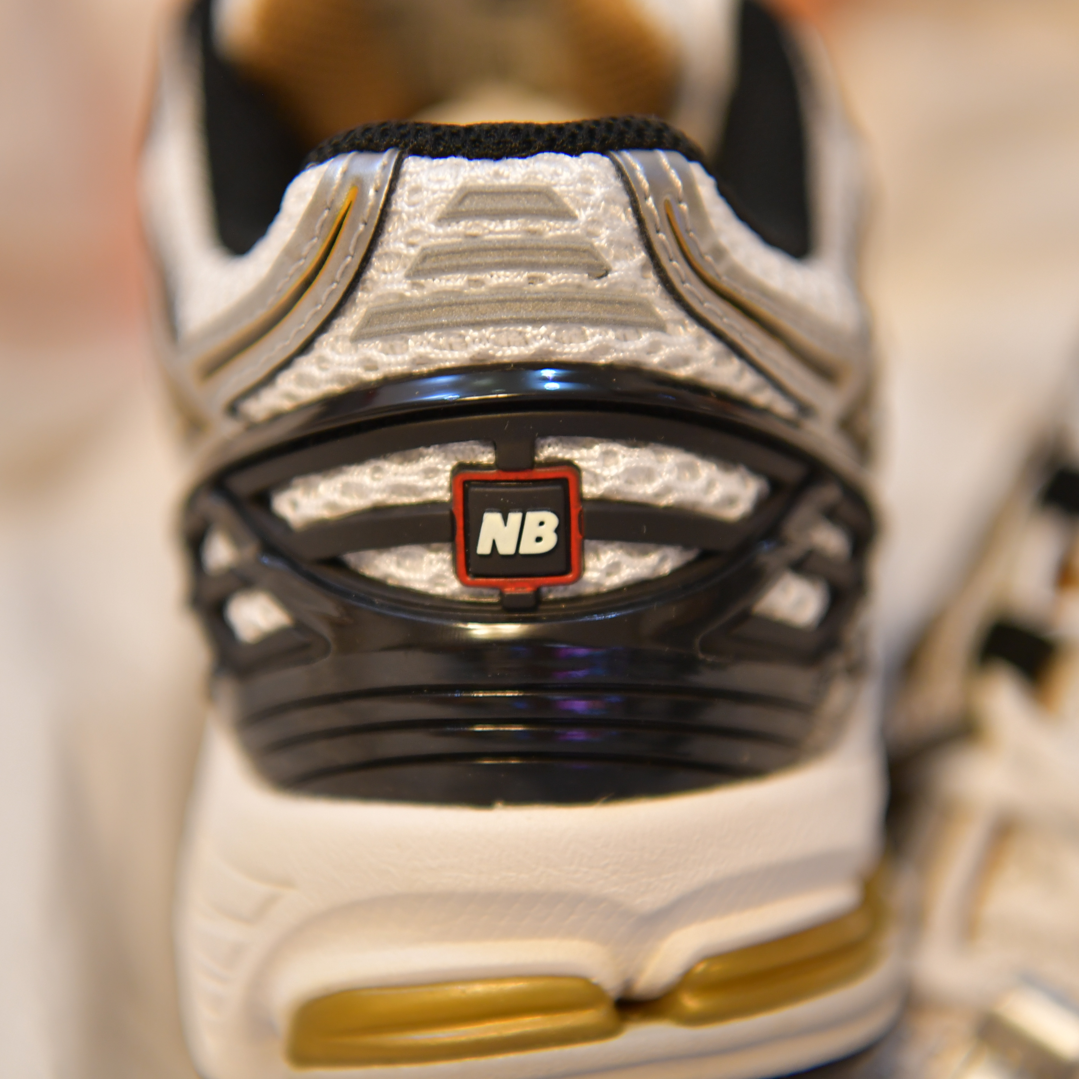 New Balance 1906R White Gold 착용 스타일 - 5