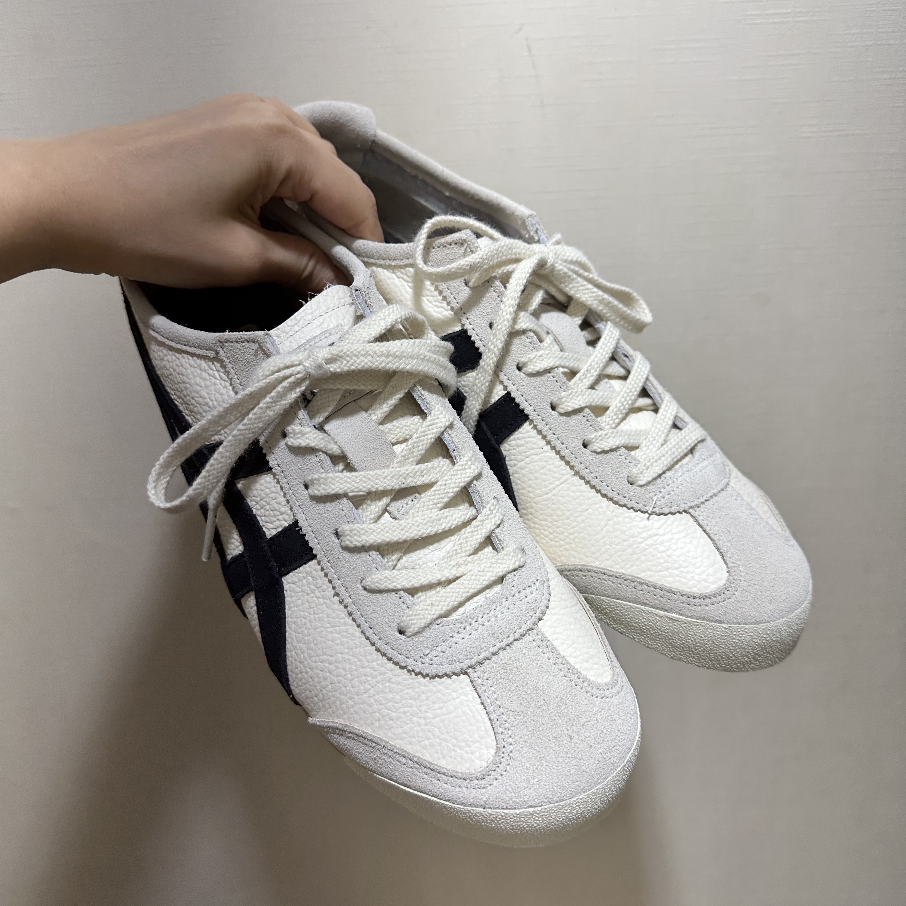 Onitsuka Tiger Mexico 66 Vintage White Black 착용 스타일 - 1