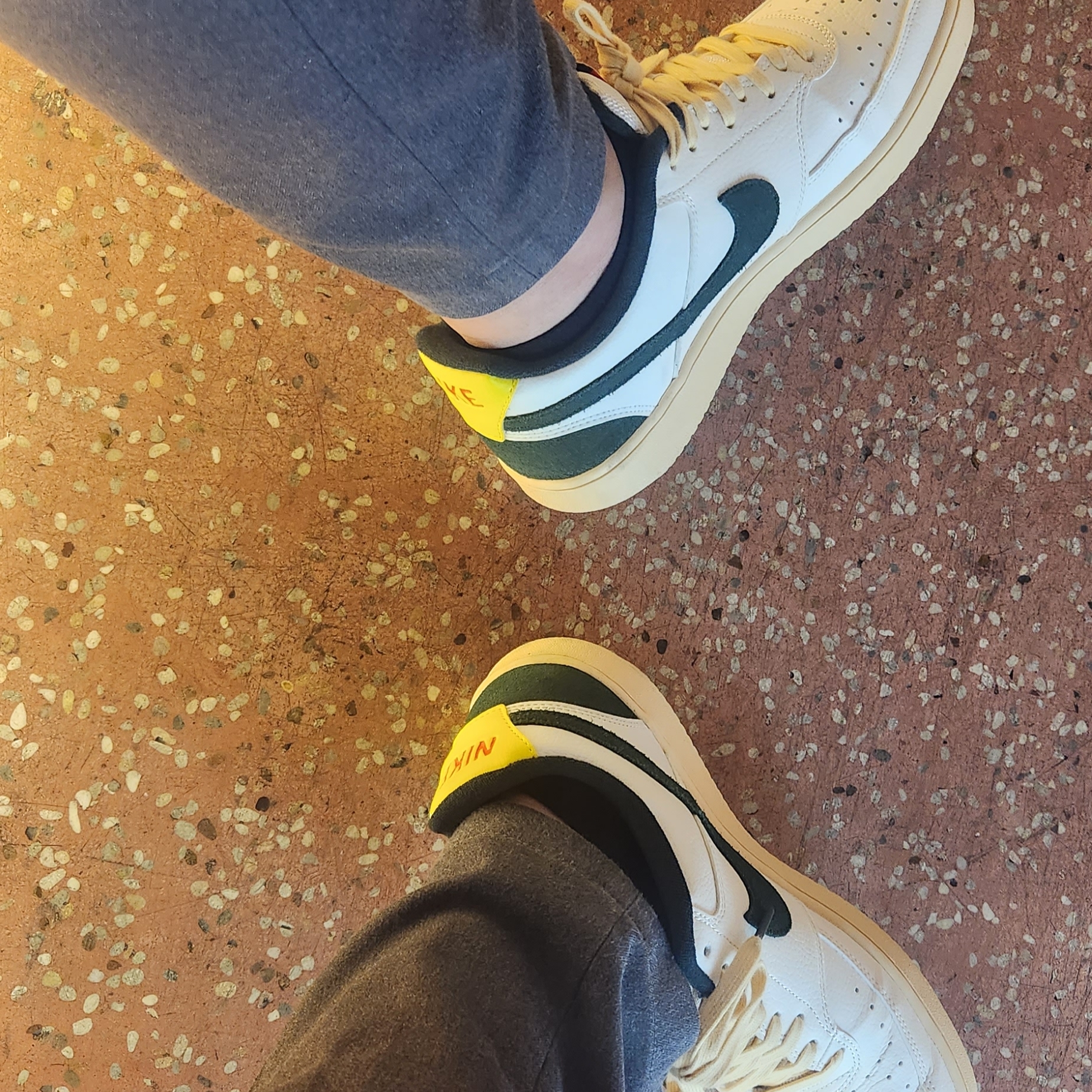 Nike Court Vision Low Green Sail 착용 스타일