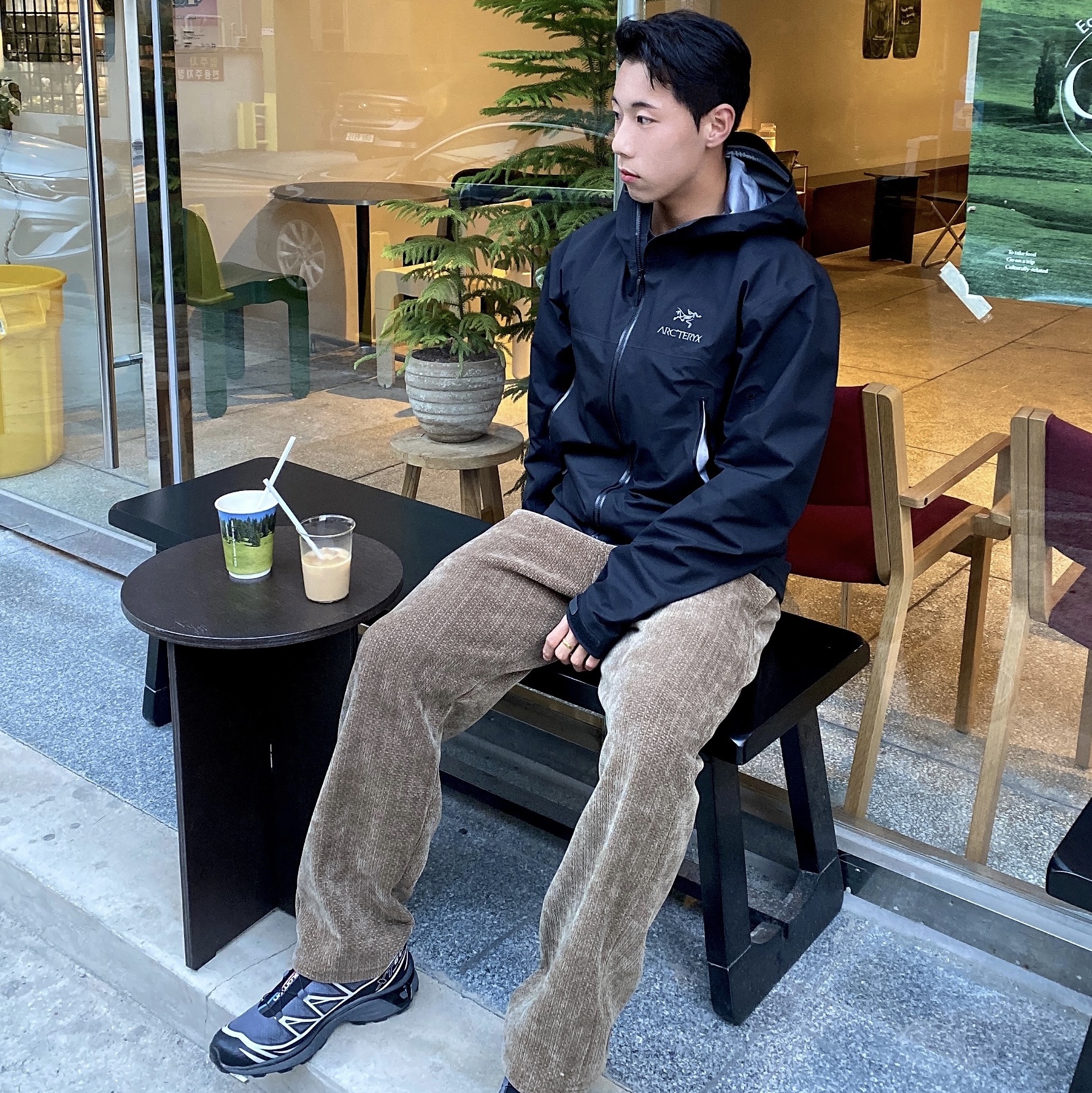Salomon XT-6 Gore-Tex Black Ebony, Arc'teryx Beta Jacket Black 착용 스타일 - 2