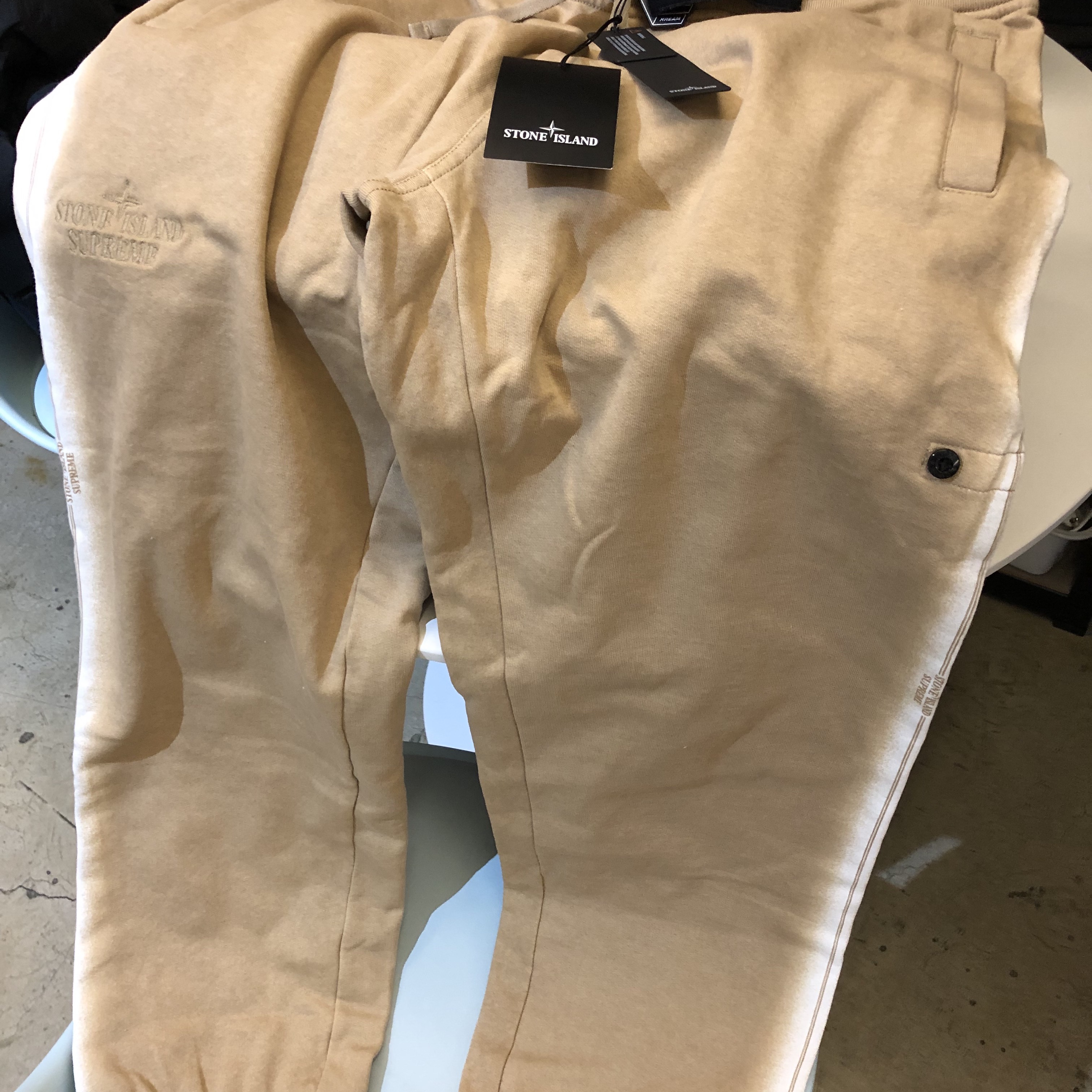 Supreme x Stone Island Stripe Sweatpants Tan - 22SS 착용 스타일 - 3