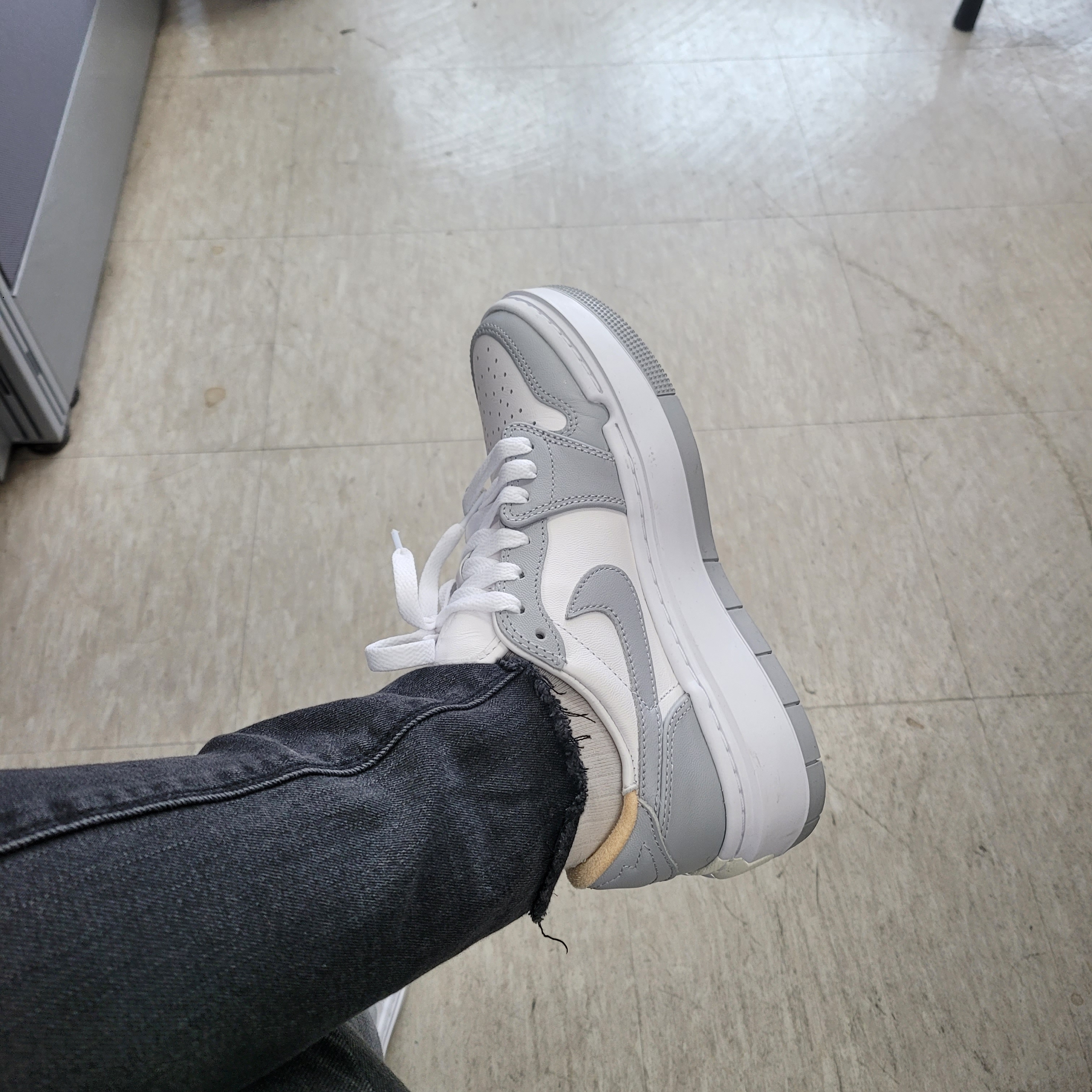 (W) Jordan 1 Elevate Low White and Wolf Grey 착용 스타일 - 3