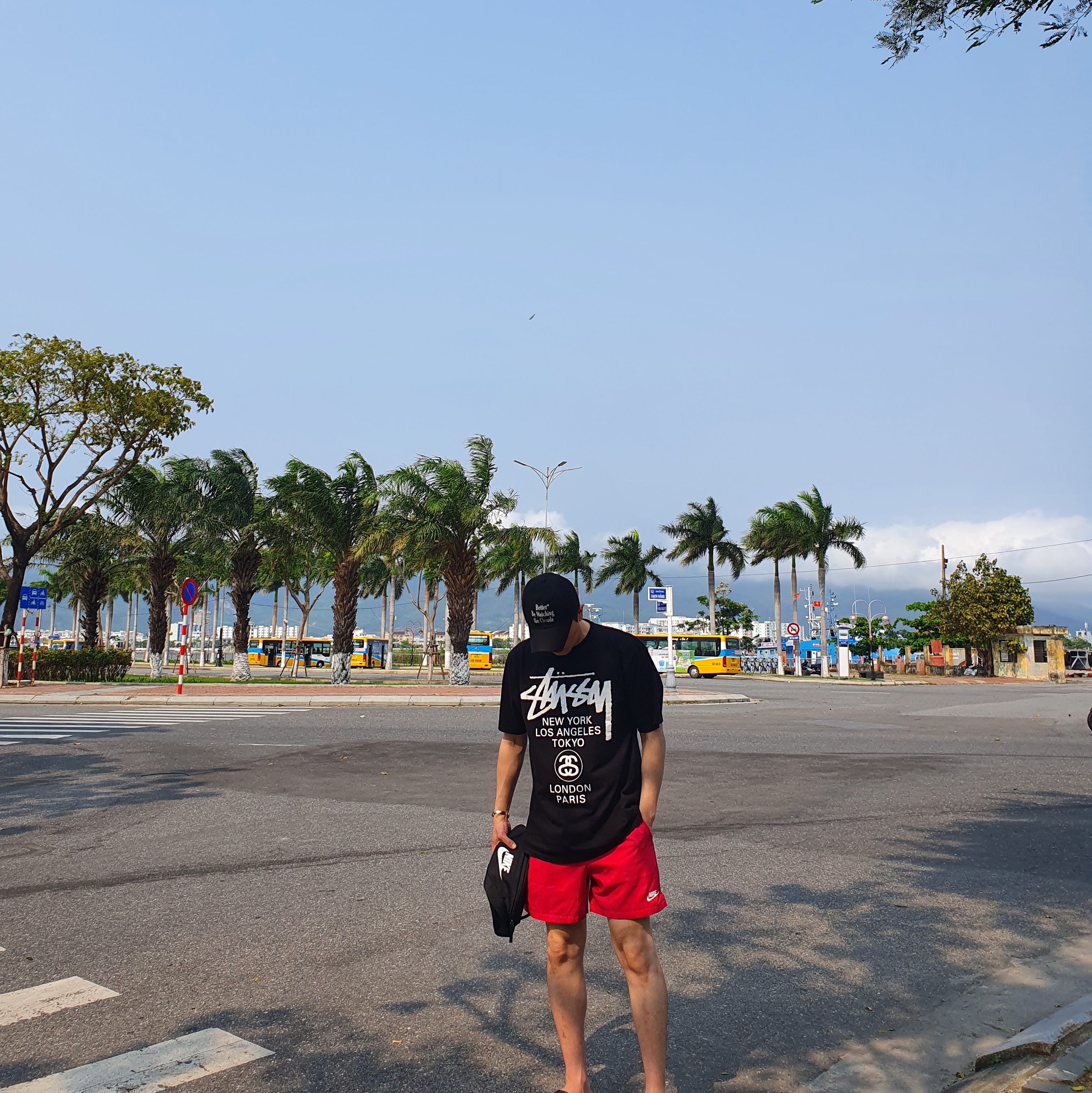 Stussy World Tour T-Shirt Black 착용 스타일 - 1
