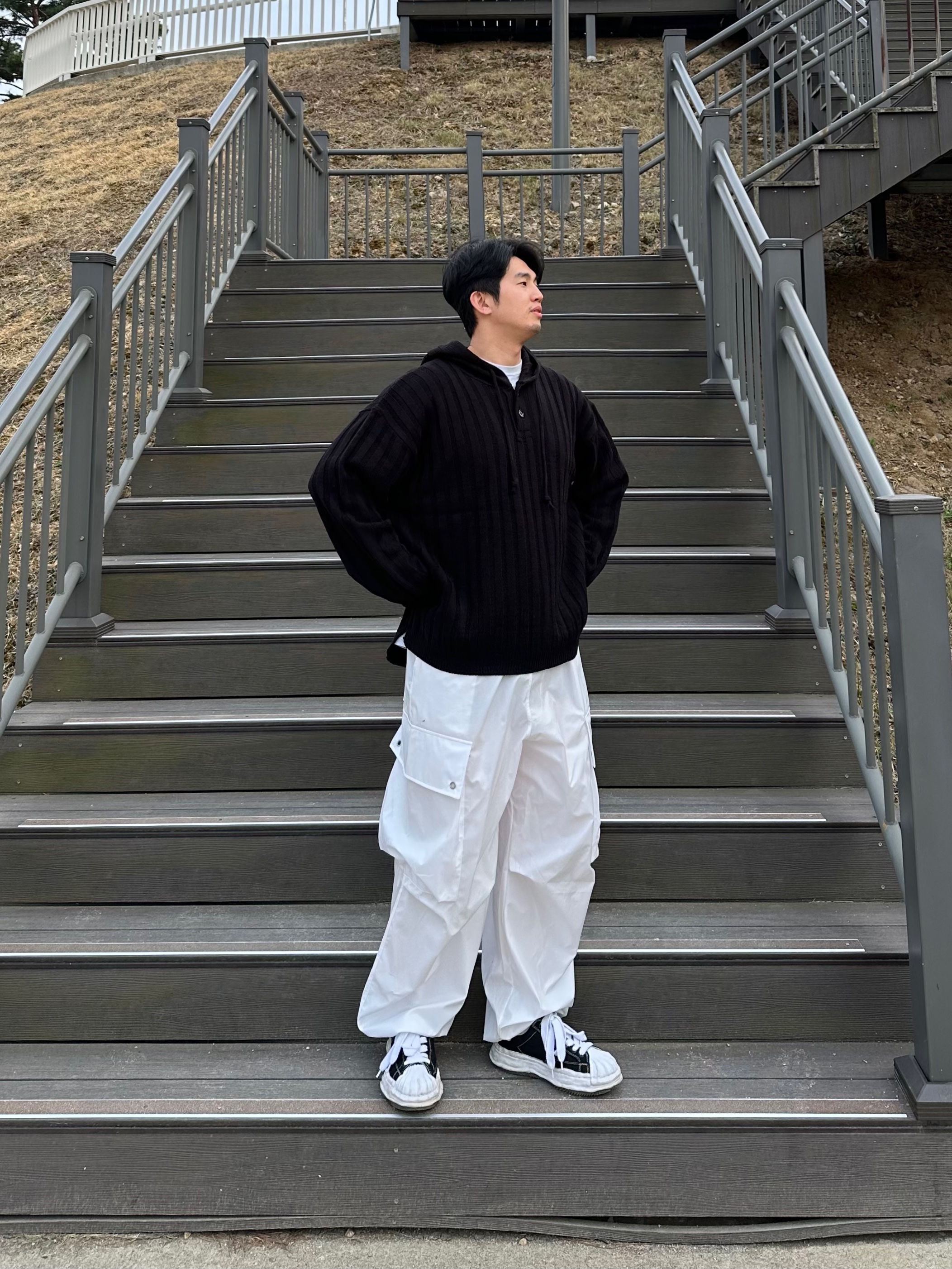 Maison Mihara Yasuhiro Blakey OG Sole Canvas Low-top Sneakers Black White 착용 스타일 - 2