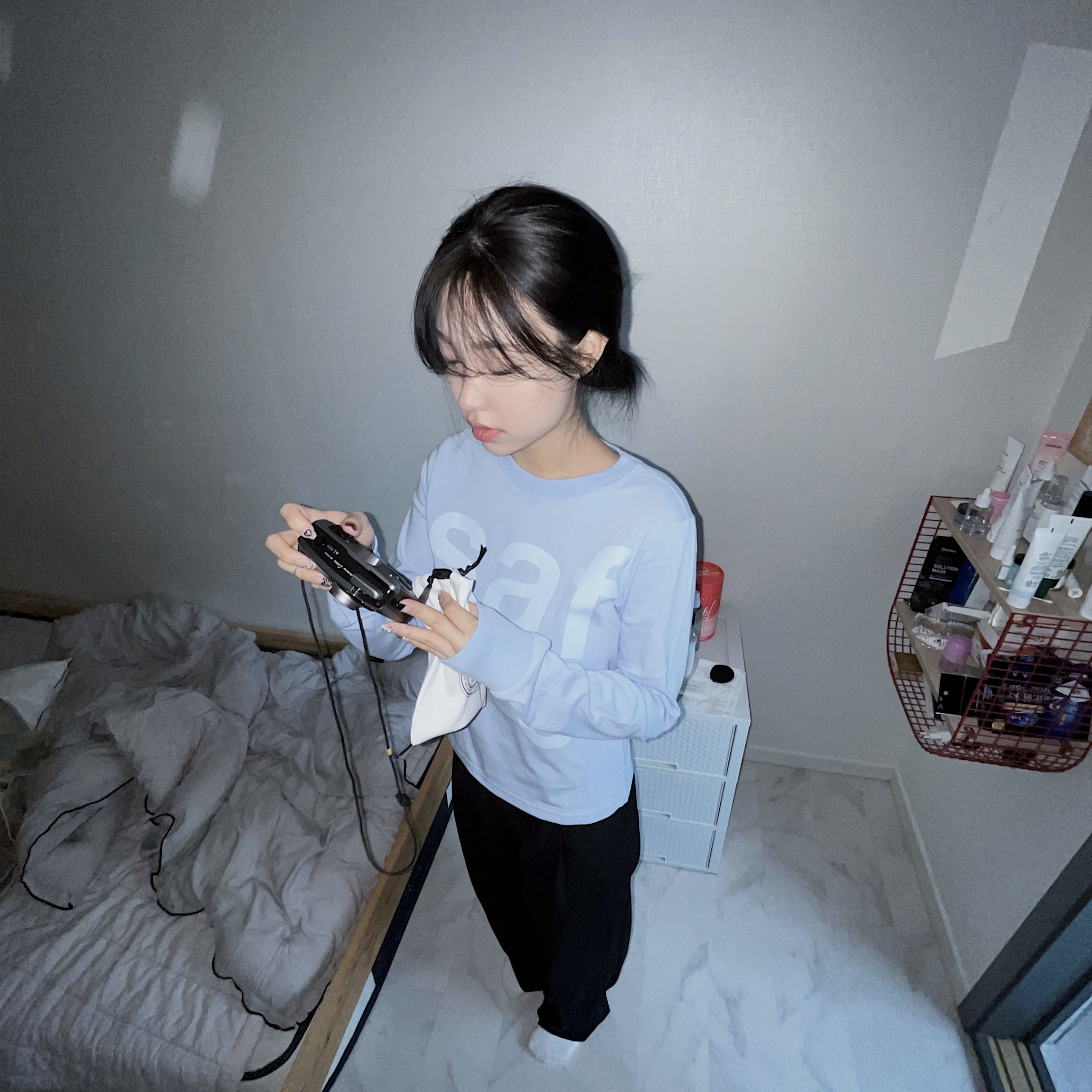 [KREAM 단독] Safarispot Women 1/2 Basic Safari LS T-Shirt Sky 착용 스타일