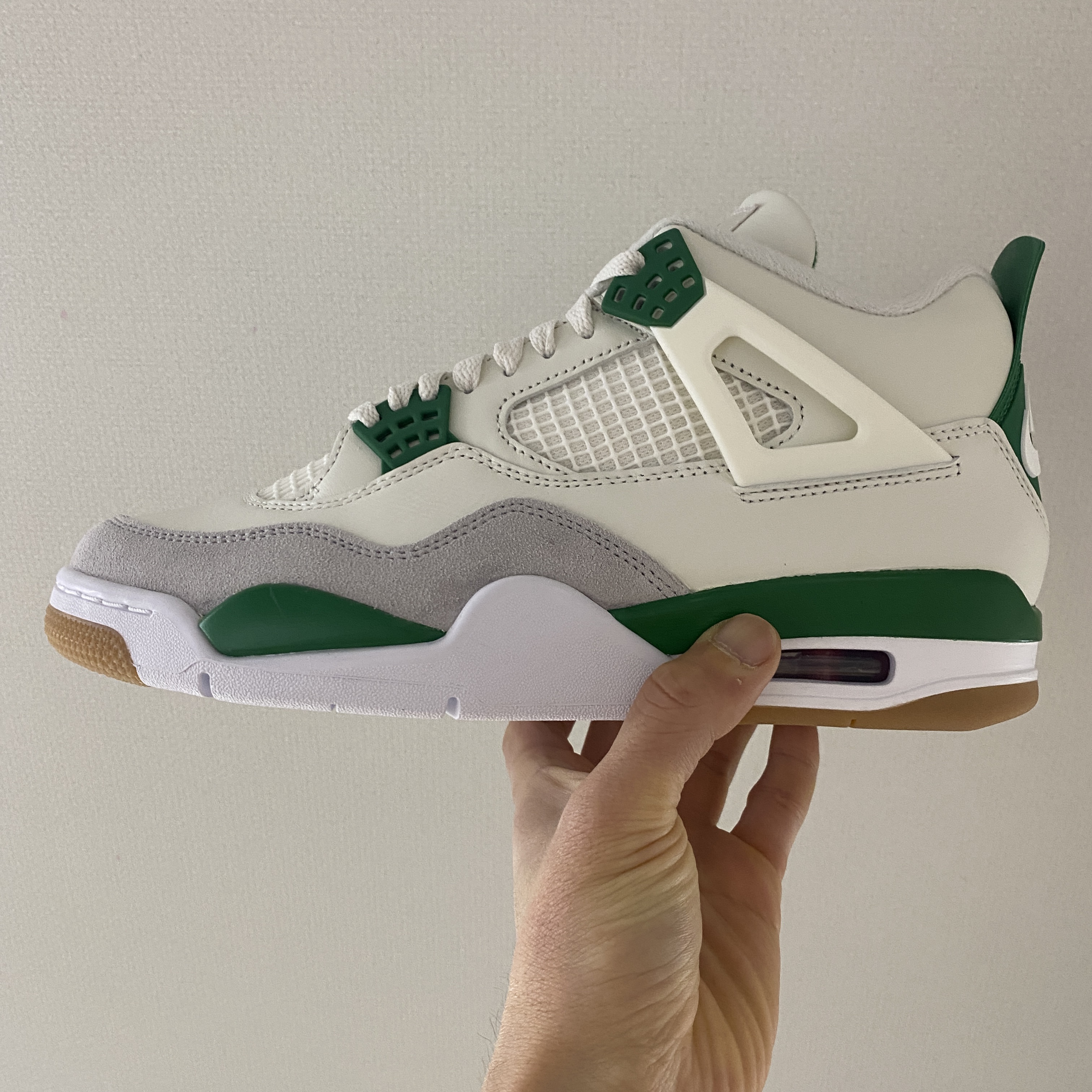Jordan 4 x Nike SB Retro SP Pine Green 착용 스타일