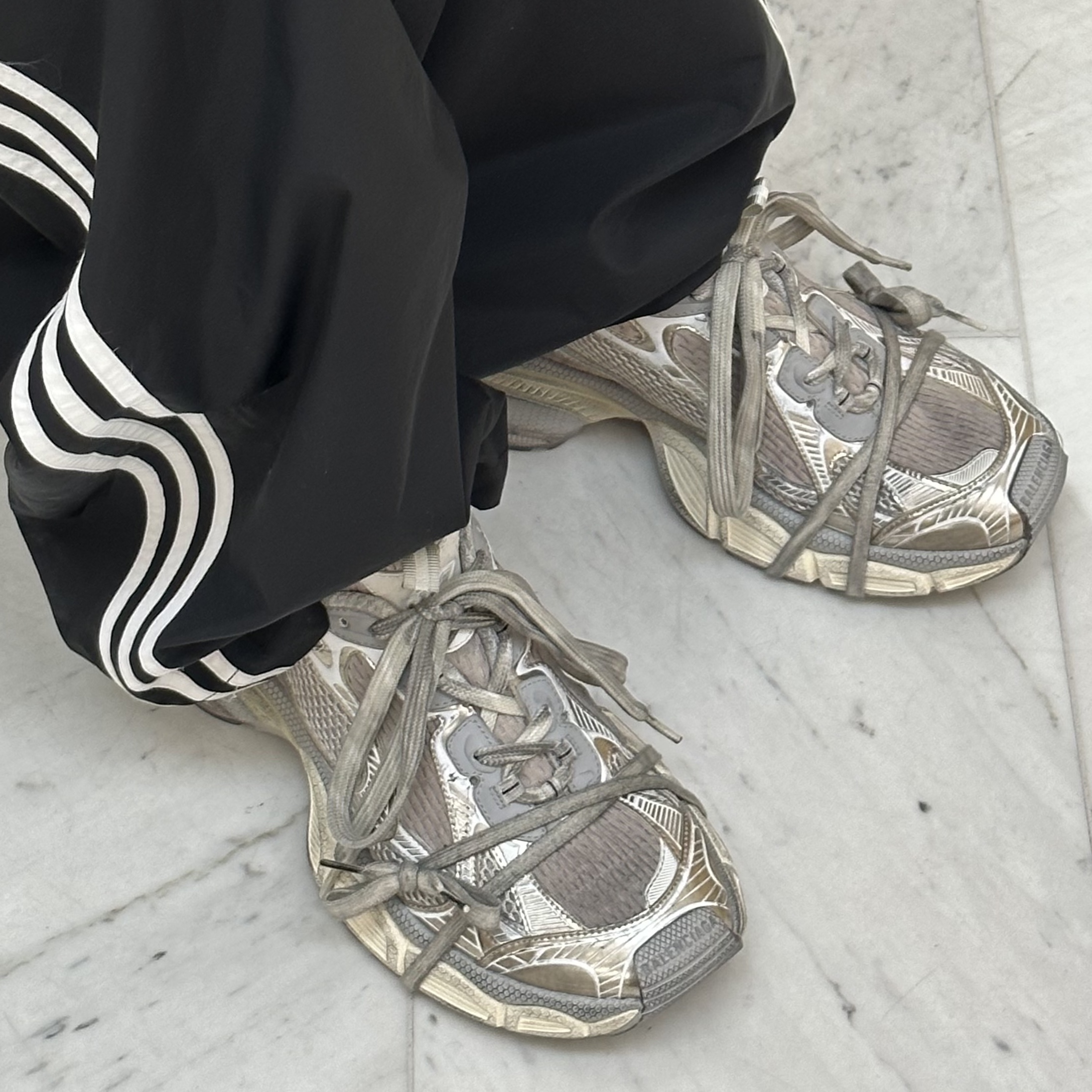 Balenciaga 3XL Sneakers Light Beige 착용 스타일 - 2