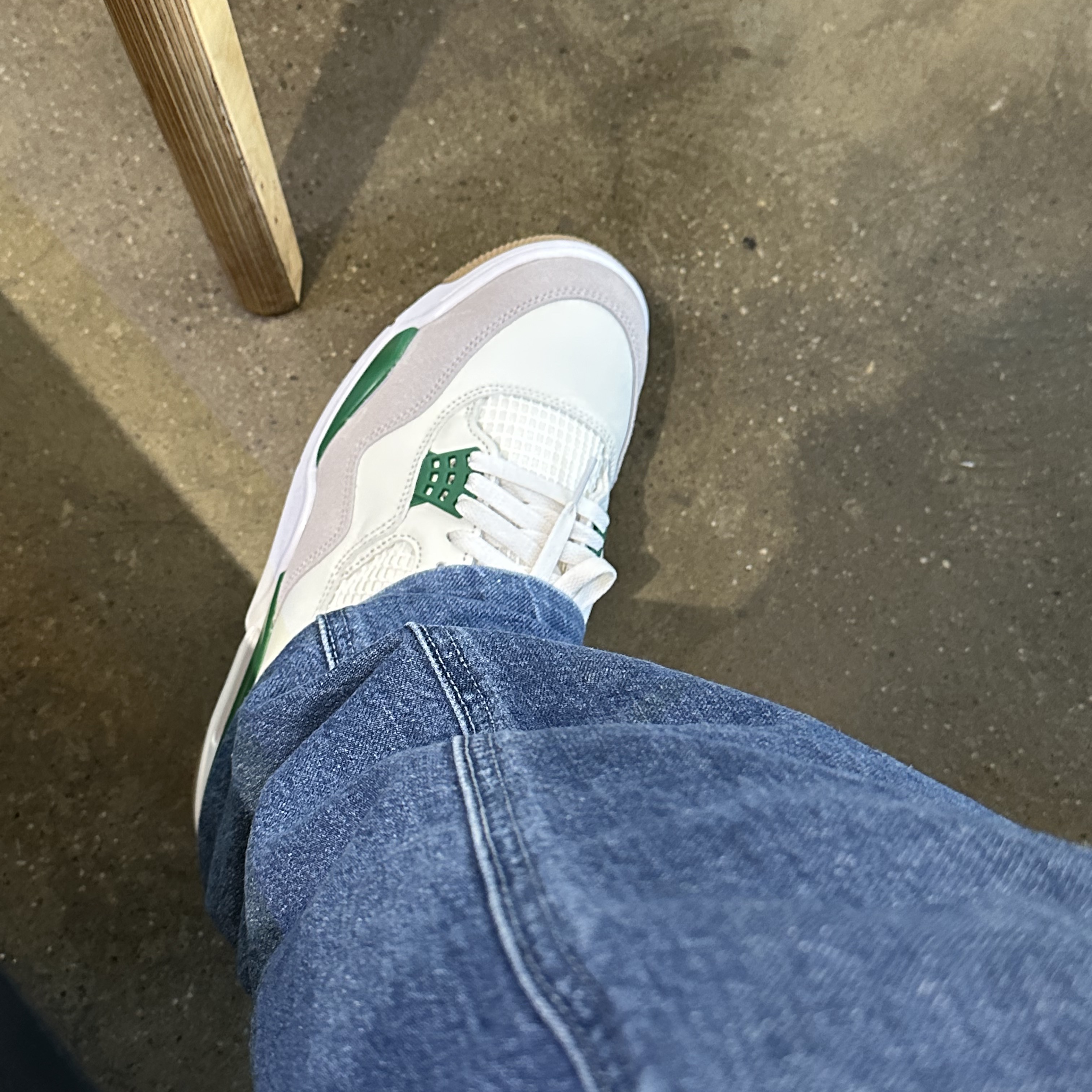 Jordan 4 x Nike SB Retro SP Pine Green 착용 스타일