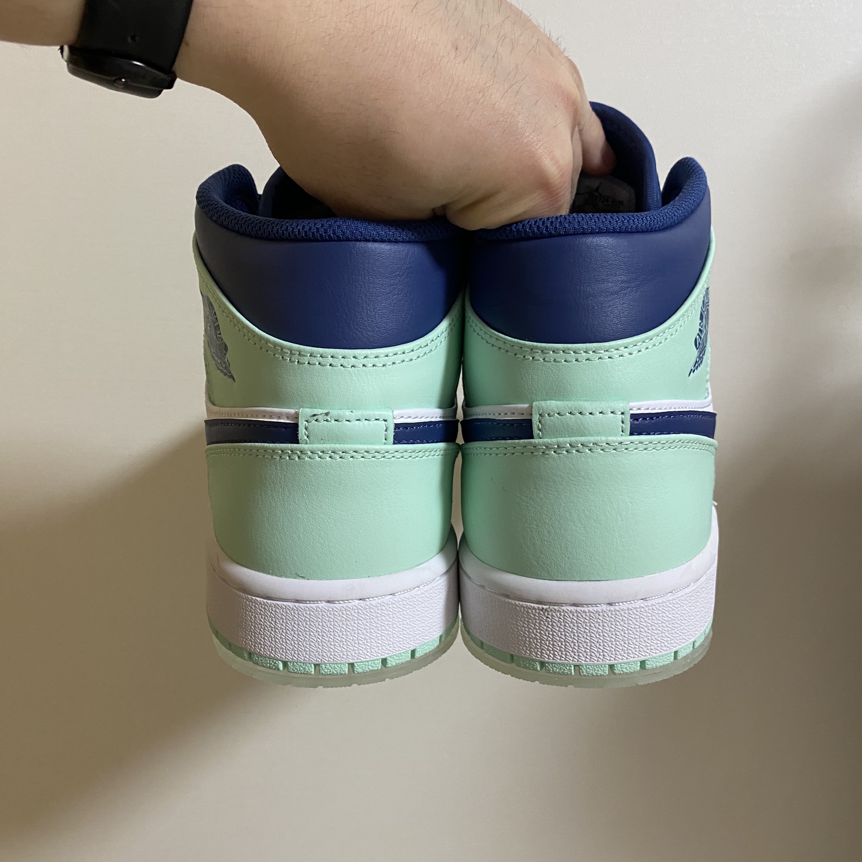 Jordan 1 Mid Blue Mint 착용 스타일 - 3